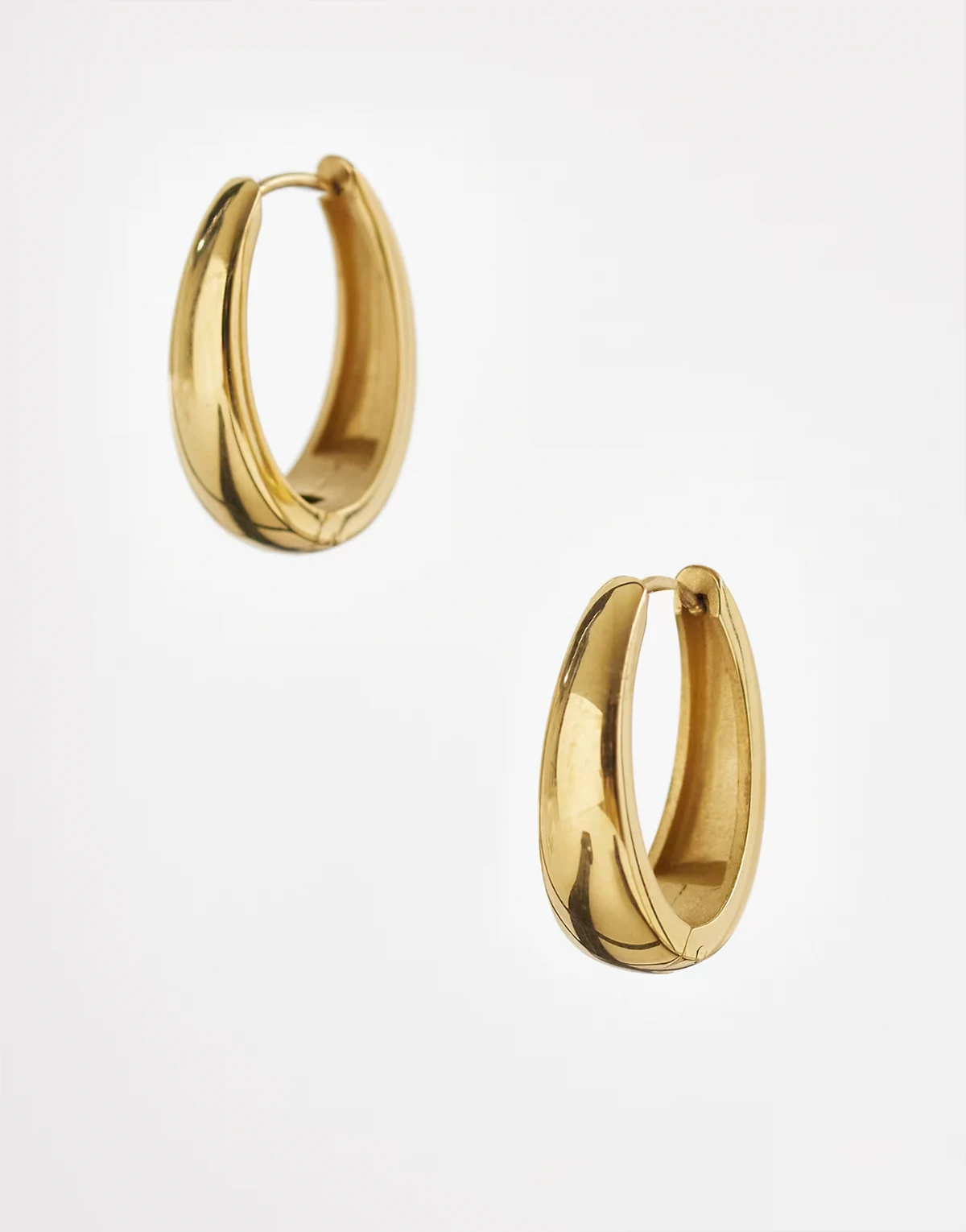 – Wodoodporne owalne kolczyki ze stali nierdzewnej w odcieniu złota