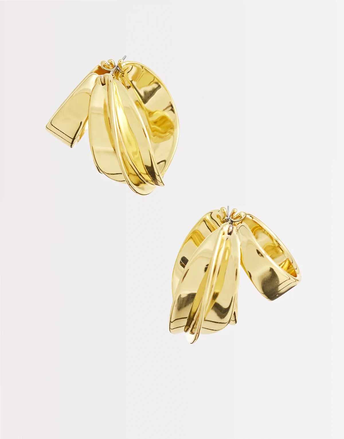 – Luxuriöse, große Creolen in Goldoptik mit Wirbel-Design