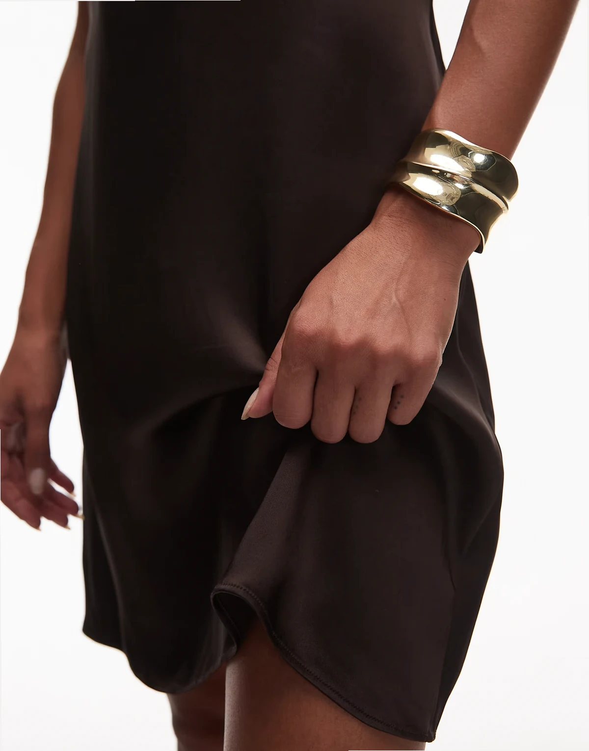 large cuff in gold tone