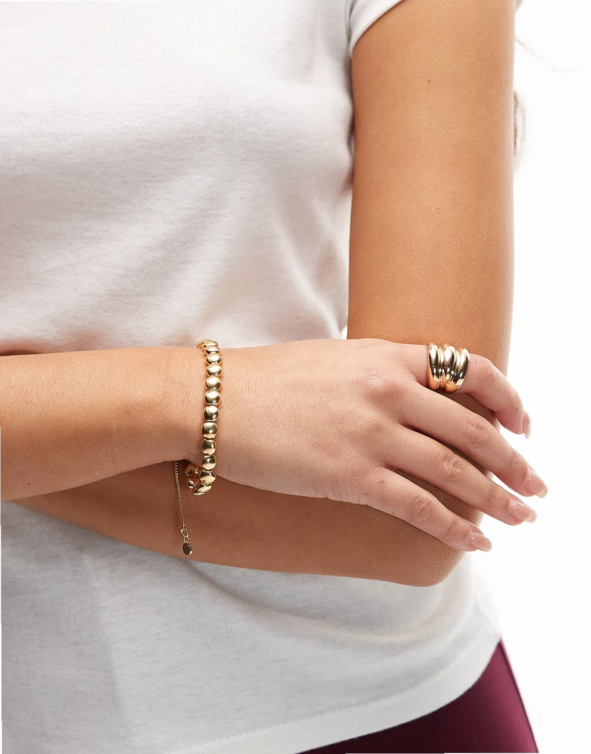 – Bransoletka z łańcuszka z kulek w kolorze złotym