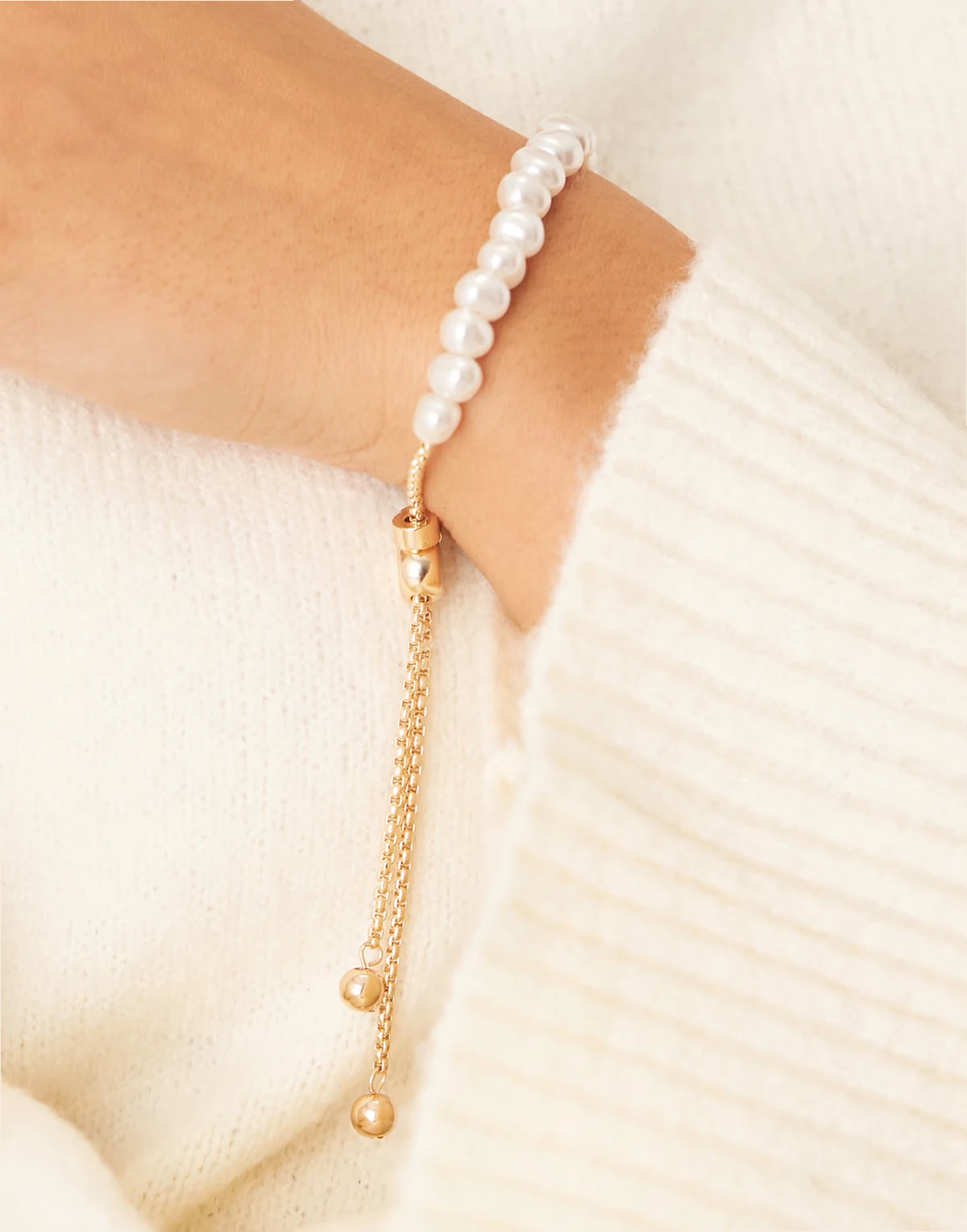 – Bransoletki przyjaźni w kolorze złotym ze sztucznymi perłami