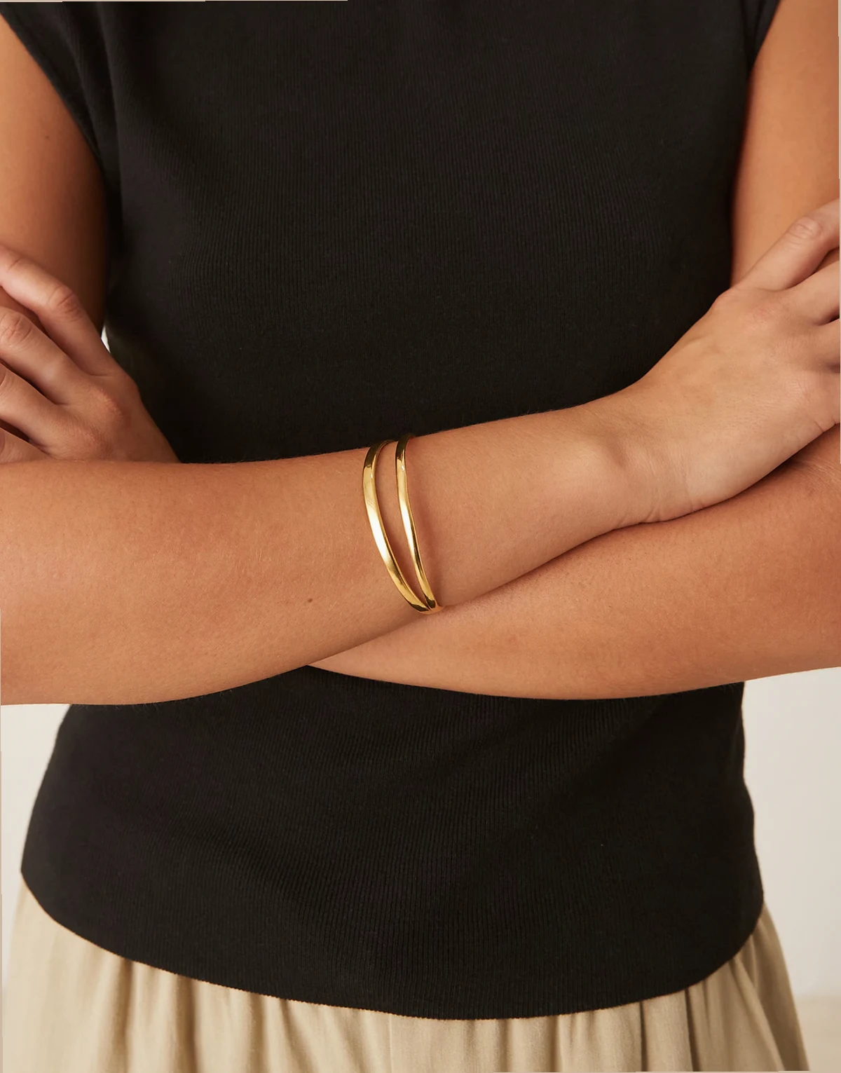 double cuff bracelet in 18kt gold plated stainless steel