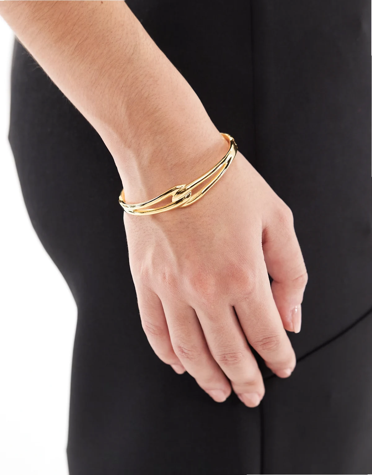 – Bransoleta z wodoodpornej stali nierdzewnej w kolorze złota z motywem nieskończoności w torebce prezentowej