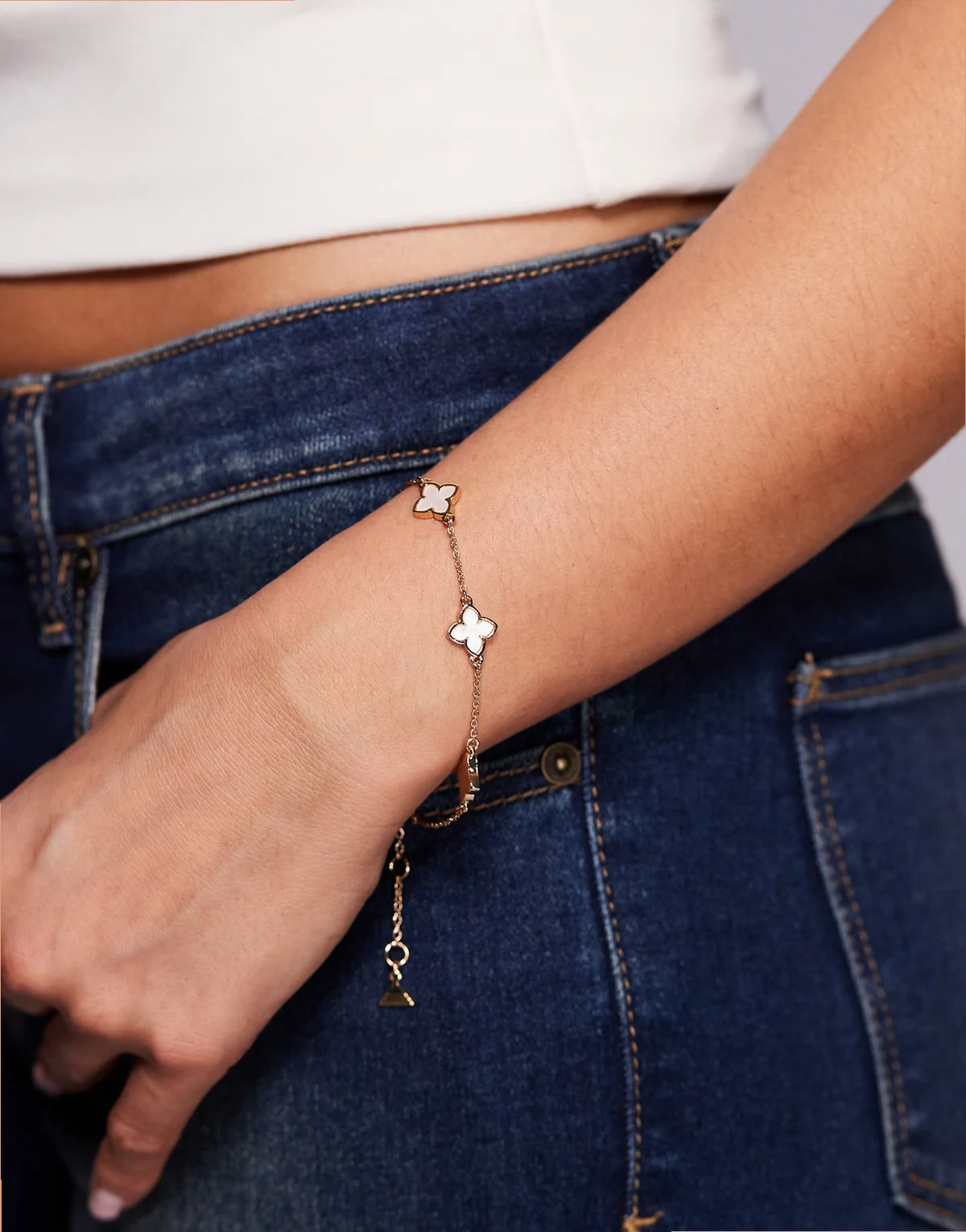 – Elbelia – Bransoletka z białymi koniczynkami