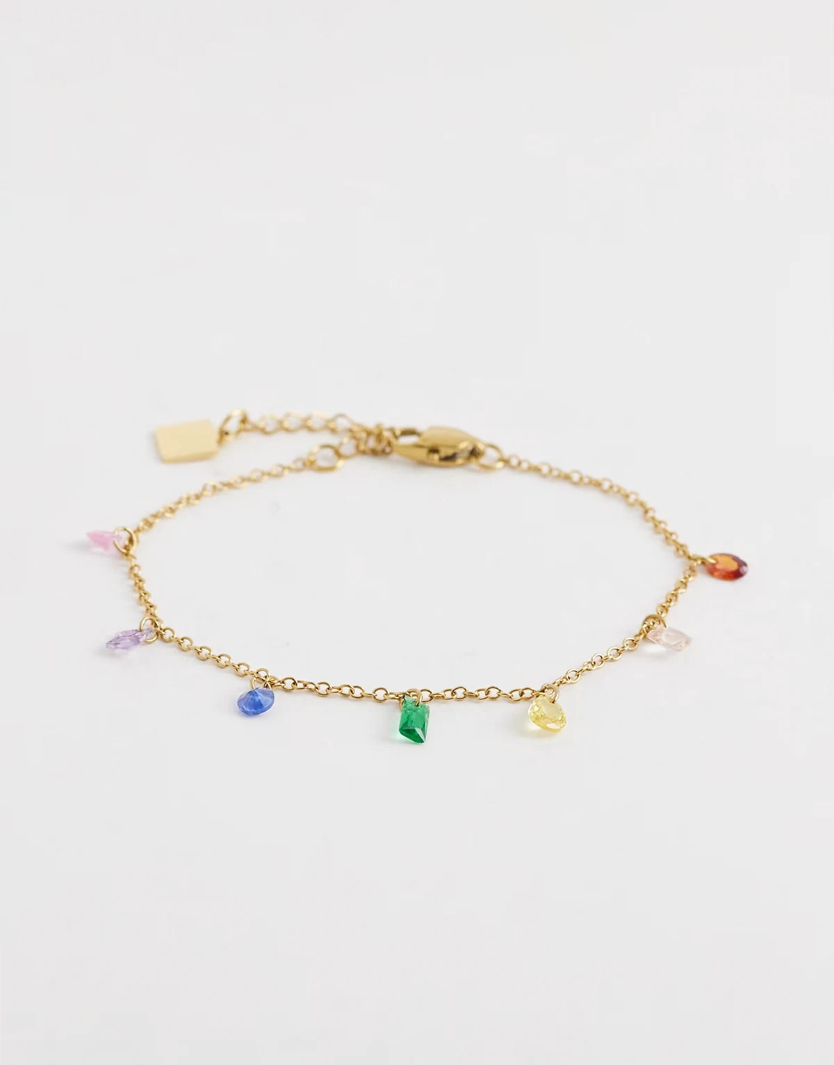 – Delikatna bransoletka łańcuszkowa z wodoodpornej stali nierdzewnej w odcieniu złota z kolorowymi zawieszkami