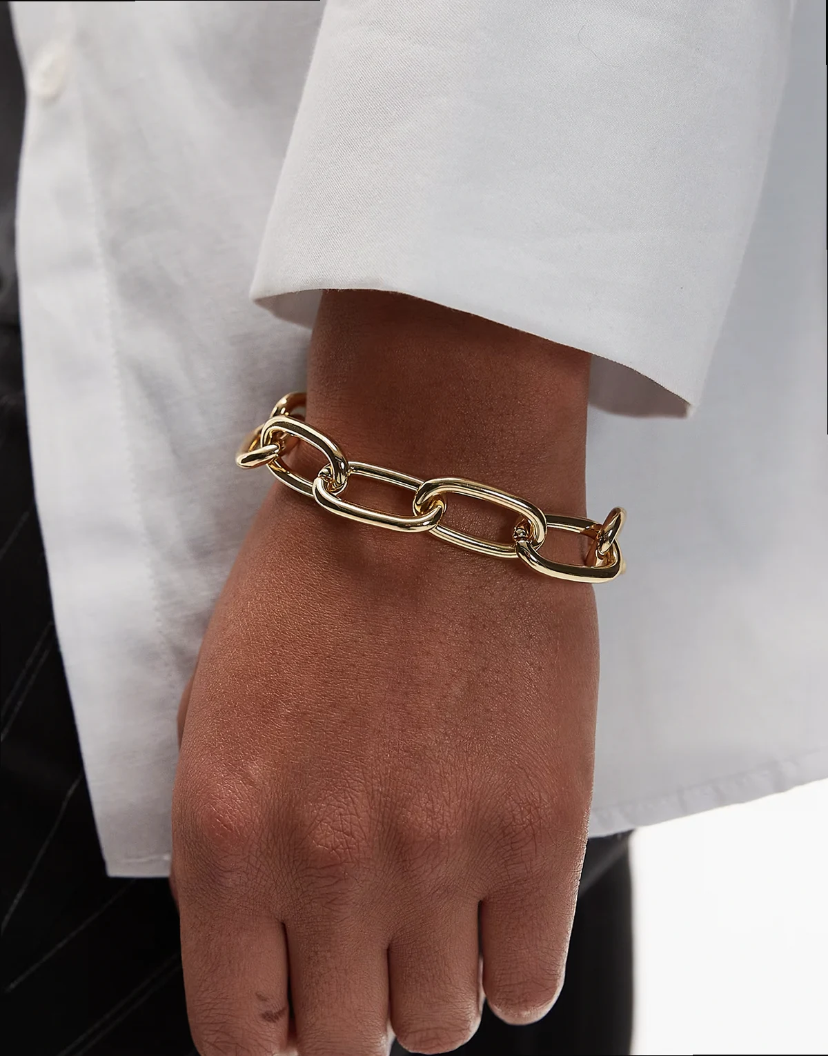 – Łańcuszkowa bransoletka w kolorze złota