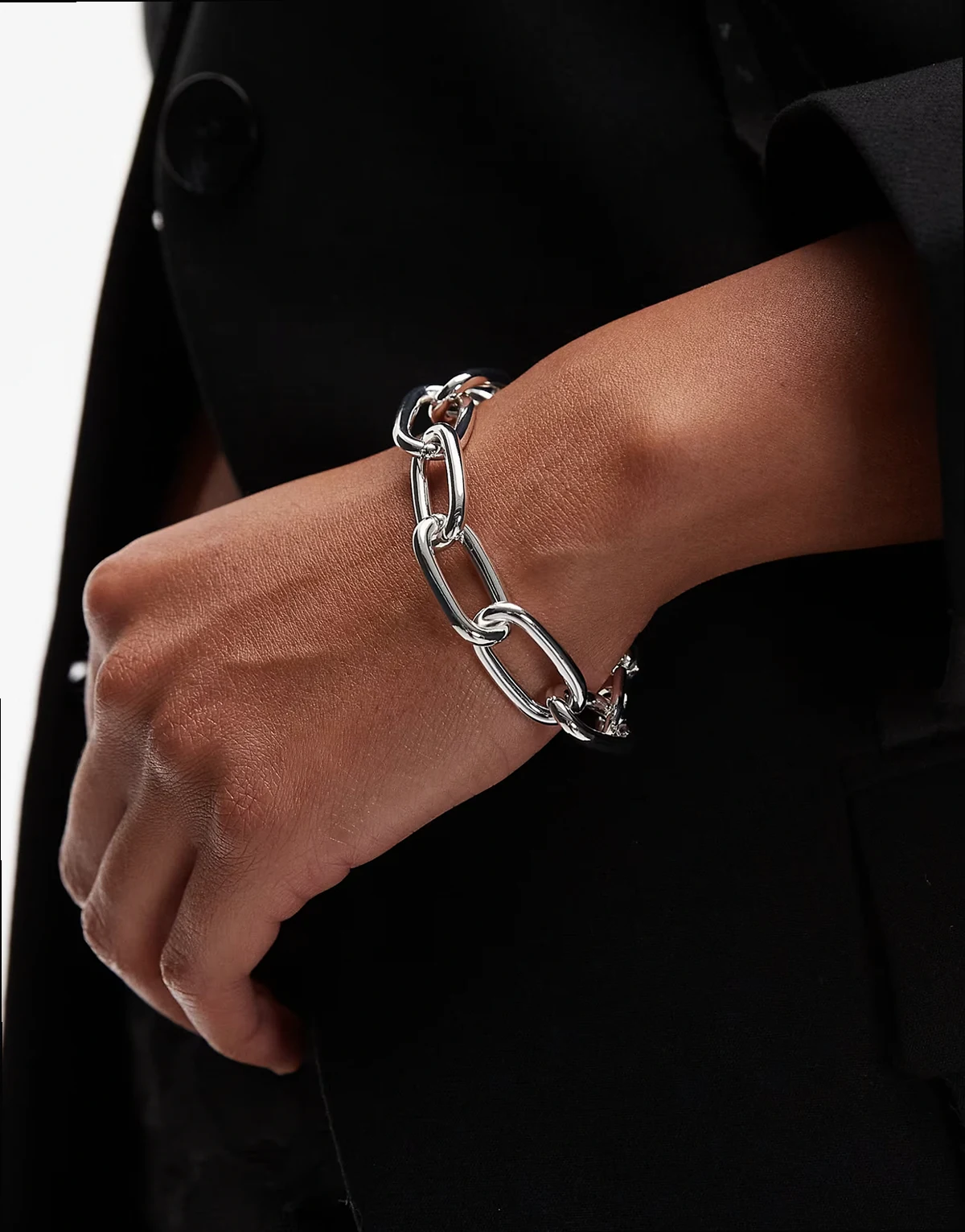 – Bransoletka łańcuszkowa w kolorze srebra