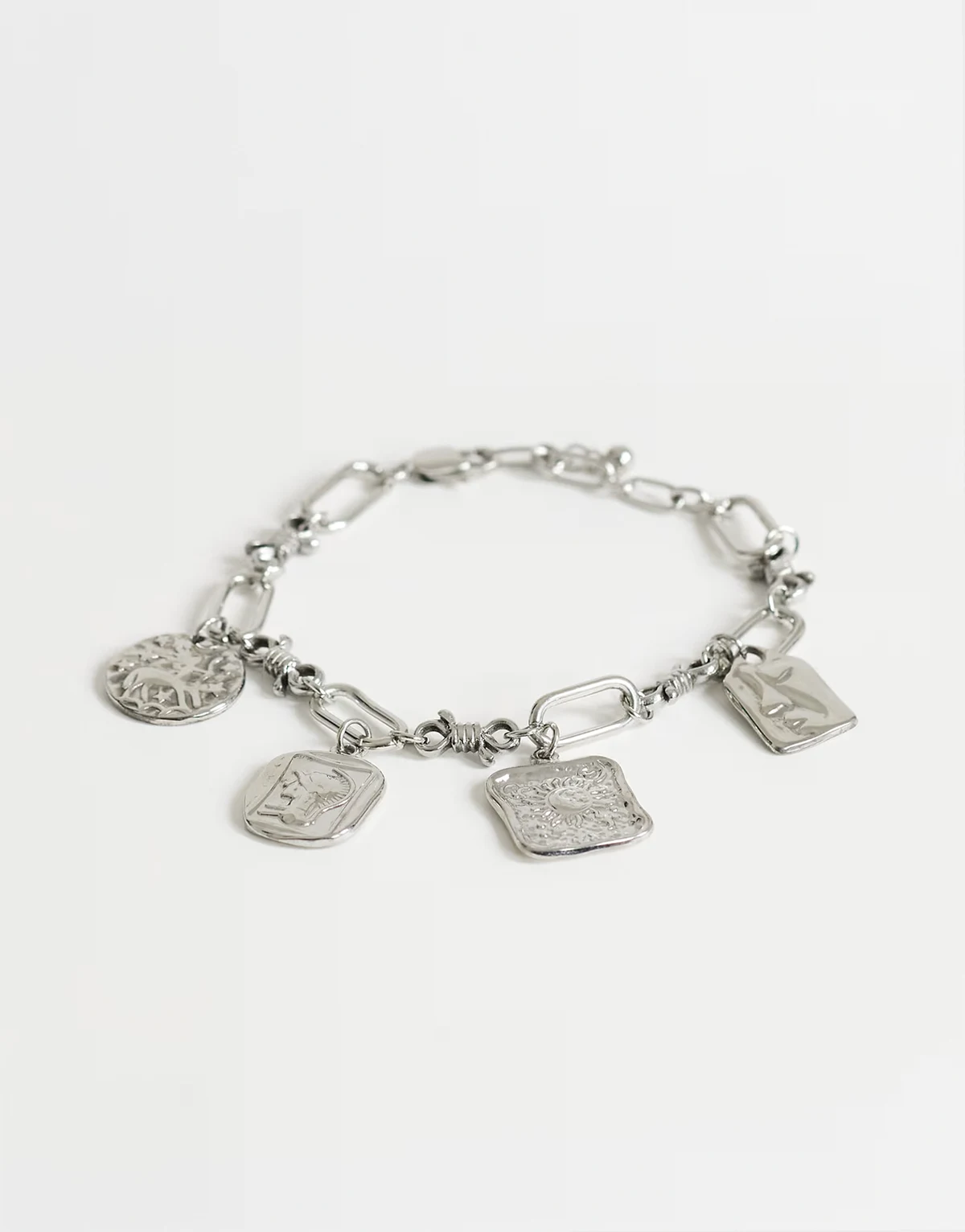 – Casidy – Bransoletka łańcuszkowa z zawieszkami z wodoodpornej stali nierdzewnej w kolorze srebra