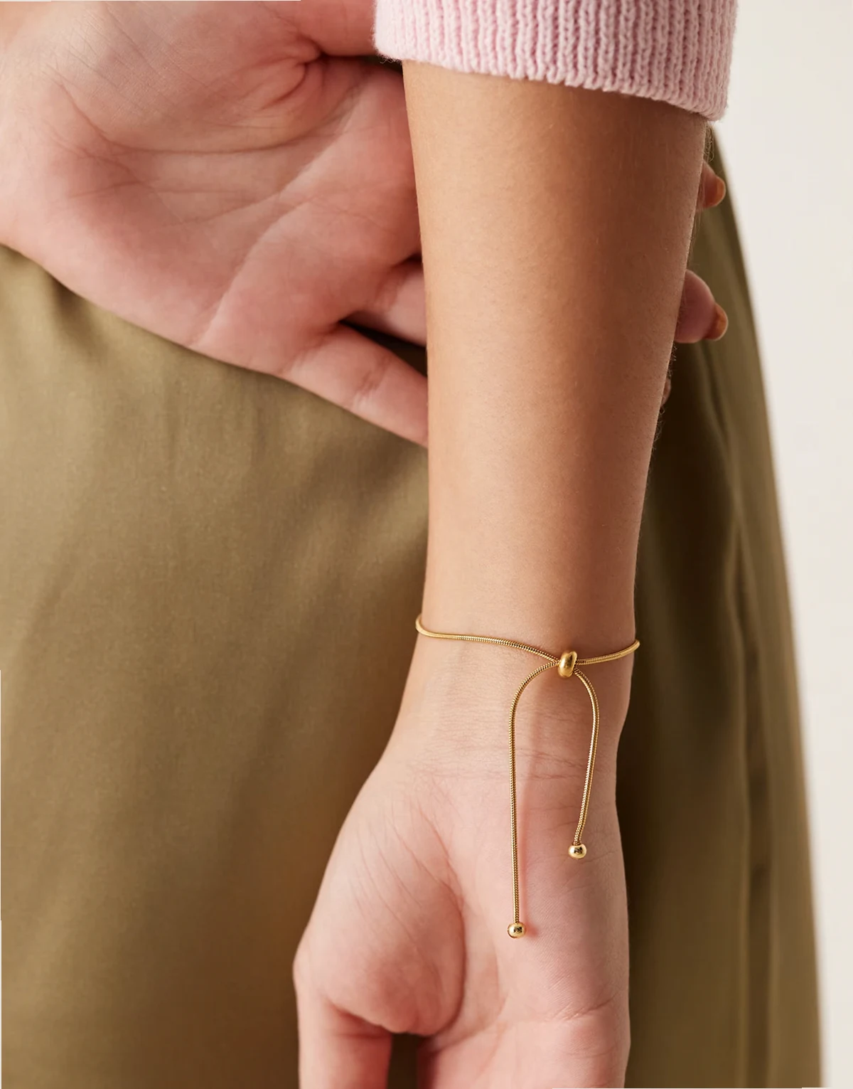 – Verstellbares Bolo-Kettenarmband aus Edelstahl mit 18-Karat-Vergoldung