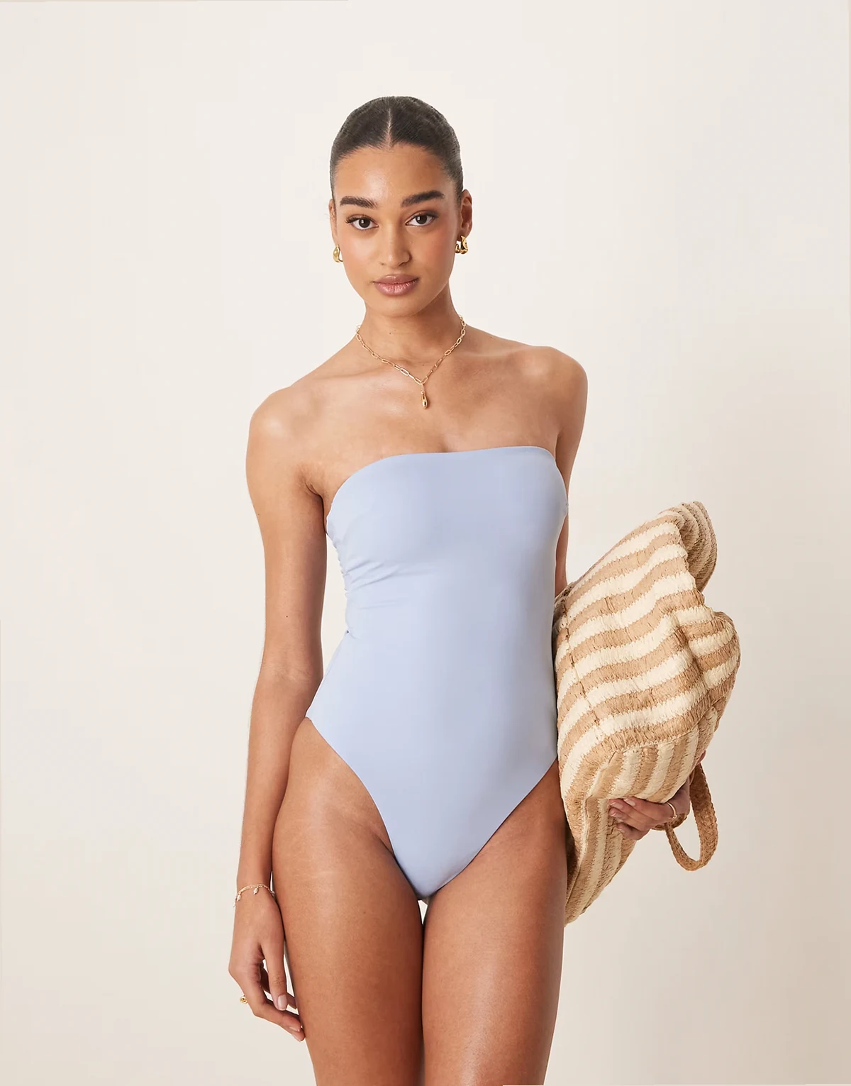– Maya – Eleganter, trägerloser Badeanzug in Blau