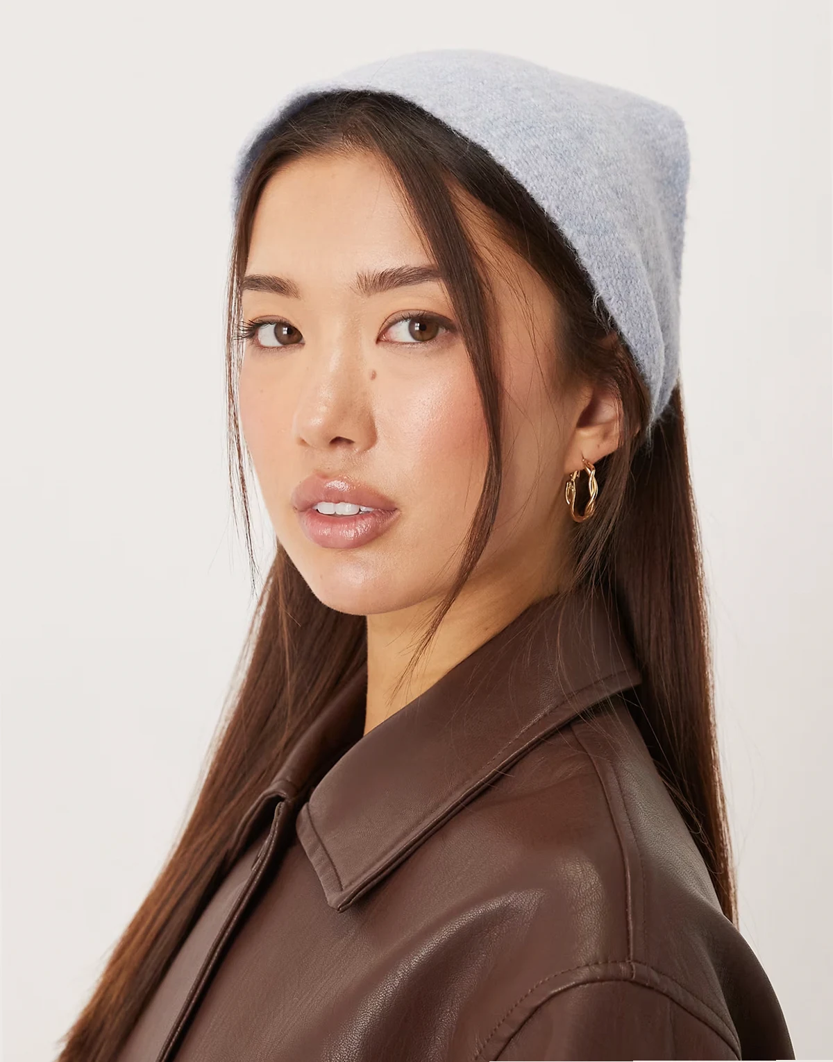 – Breites, gestricktes Stirnband in Hellblau