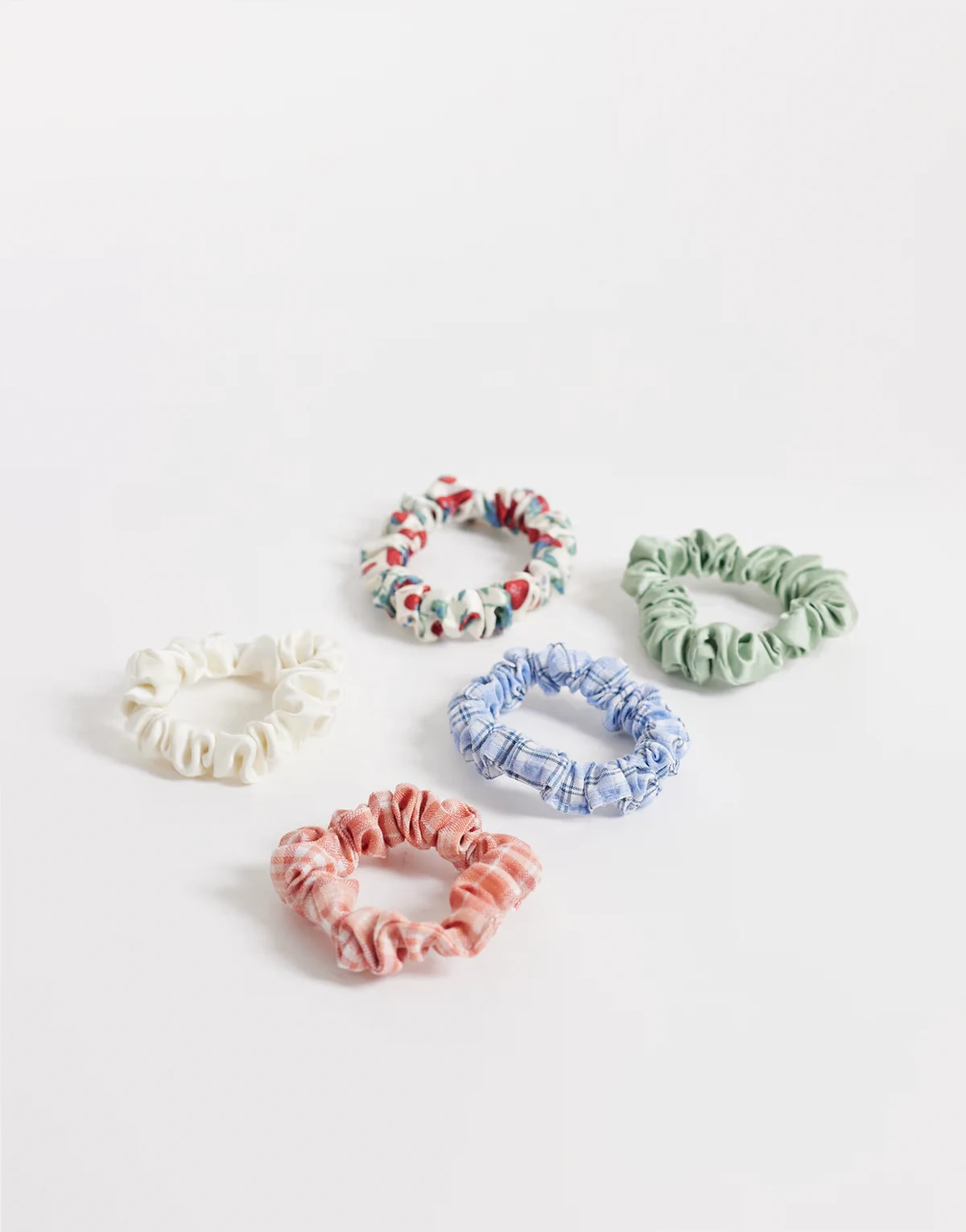 – Zestaw 5 kolorowych gumek do włosów ze wzorem w szachownicę