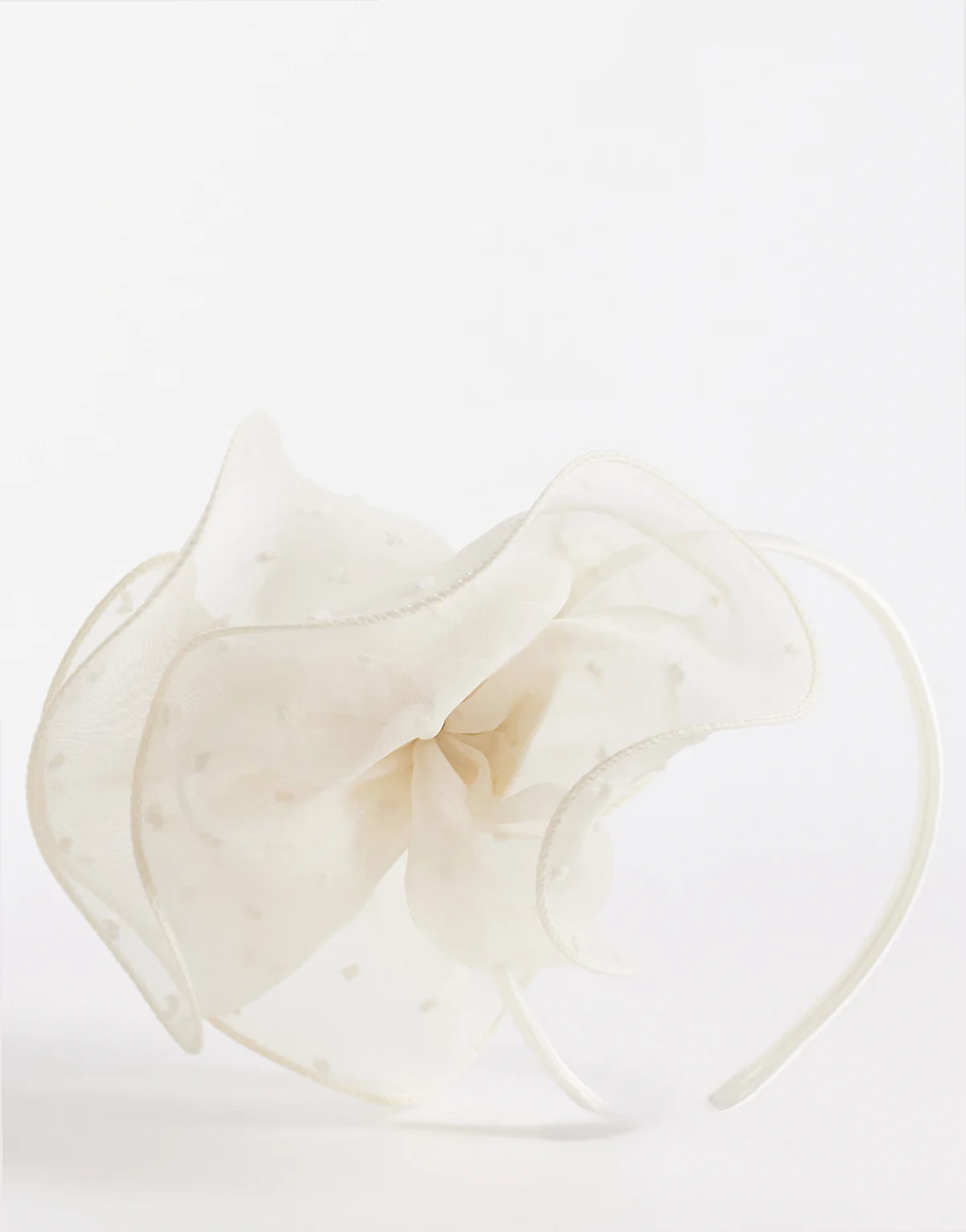 spotty chiffon ruched fascinator in cream