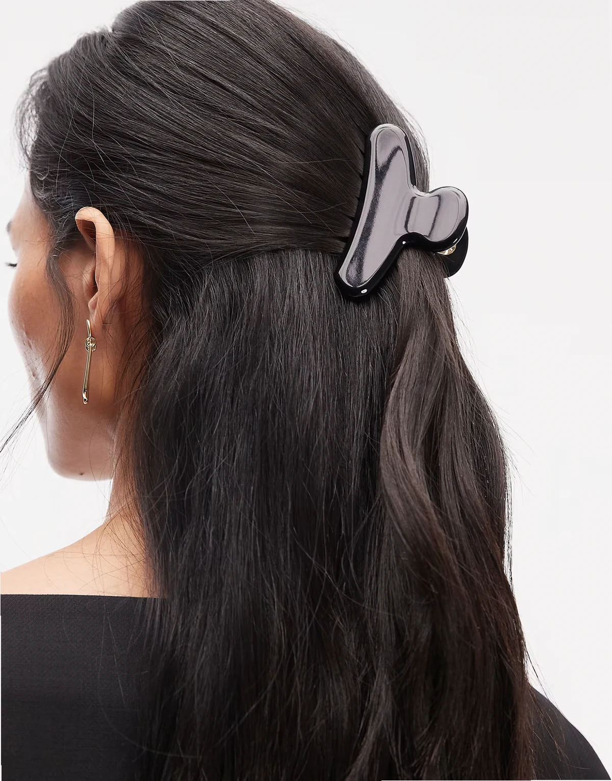 – Czarna duża klamra do włosów