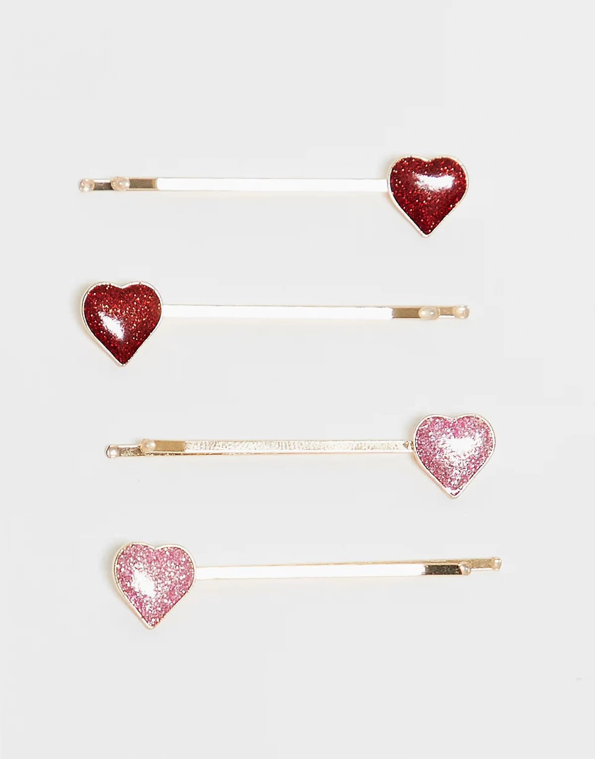 – Wsuwki do włosów z motywem serca w kolorach złotym, różowym i czerwonym
