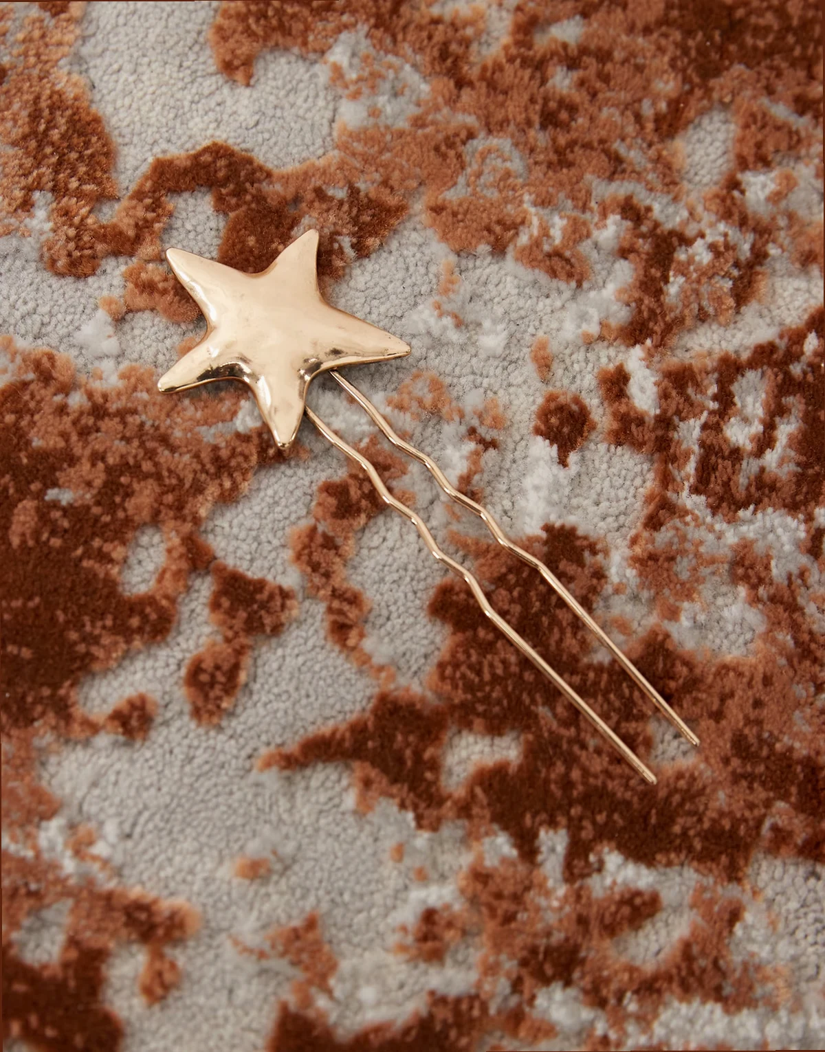 french hair pin with star in gold