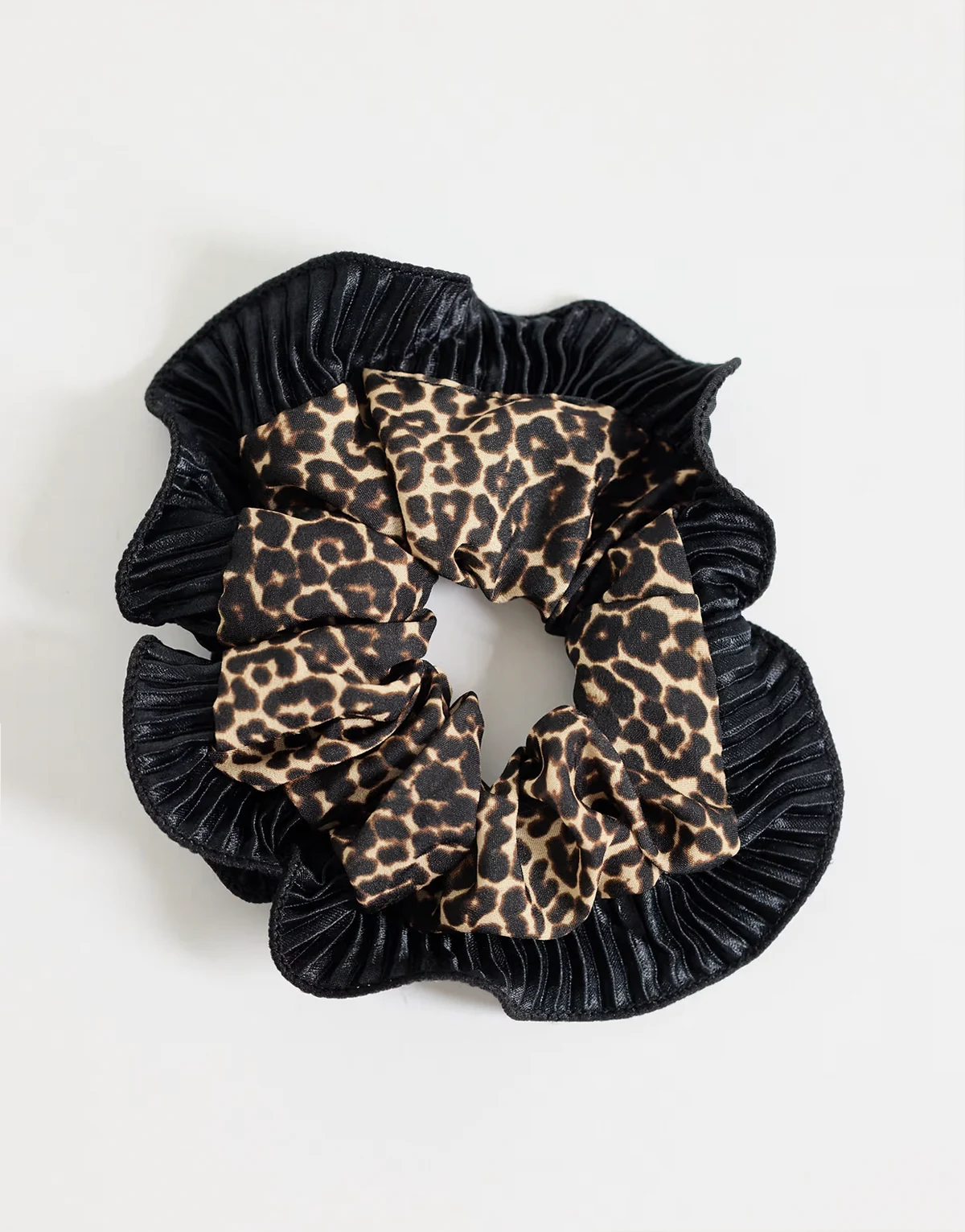 plisse trim scrunchie in black leopard print