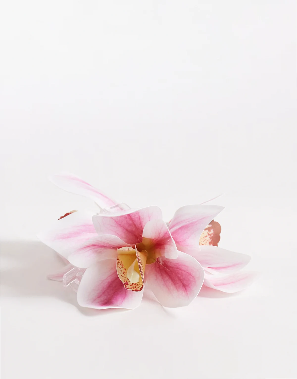 flower claw clip in lilac