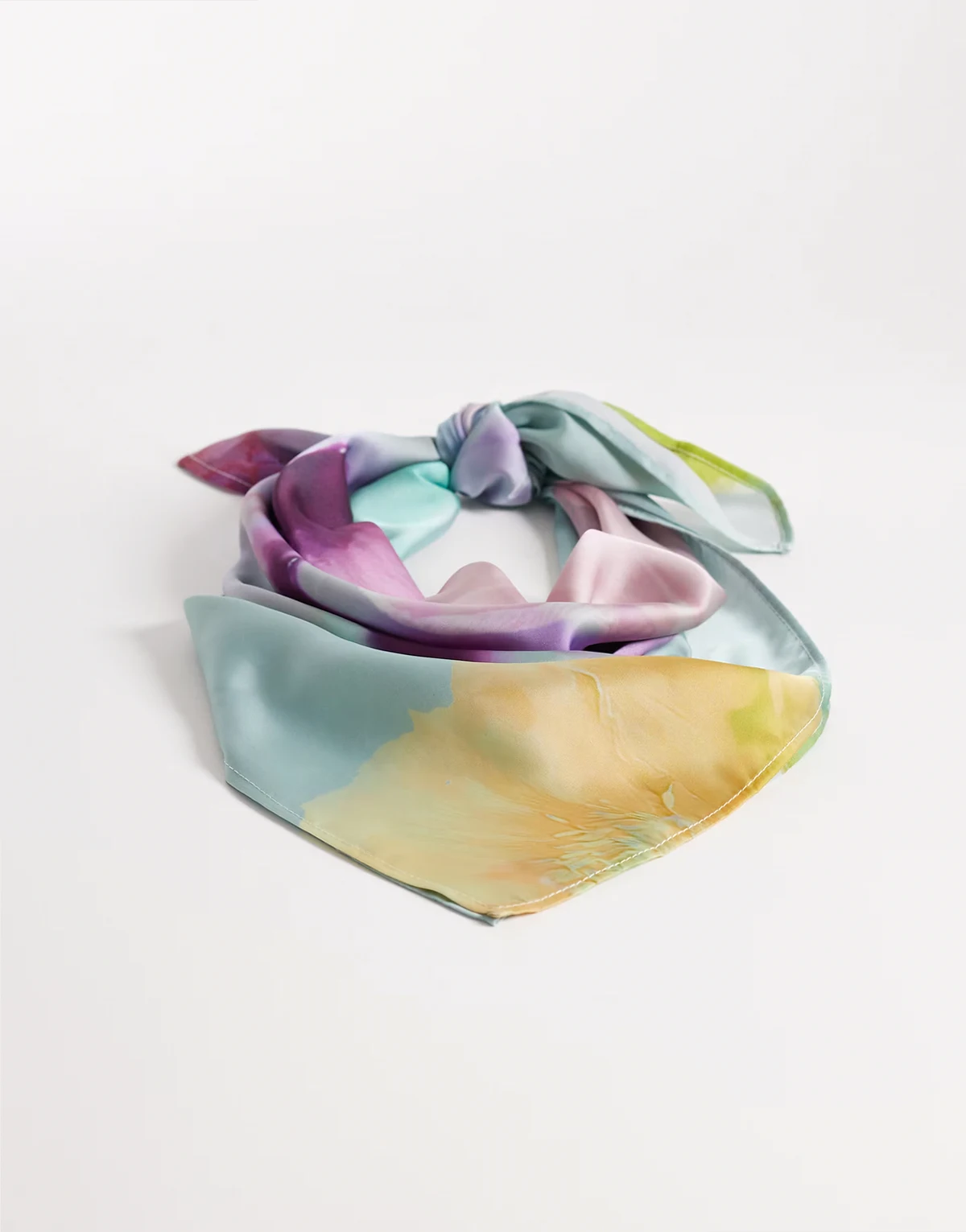 medium headscarf in oversized floral