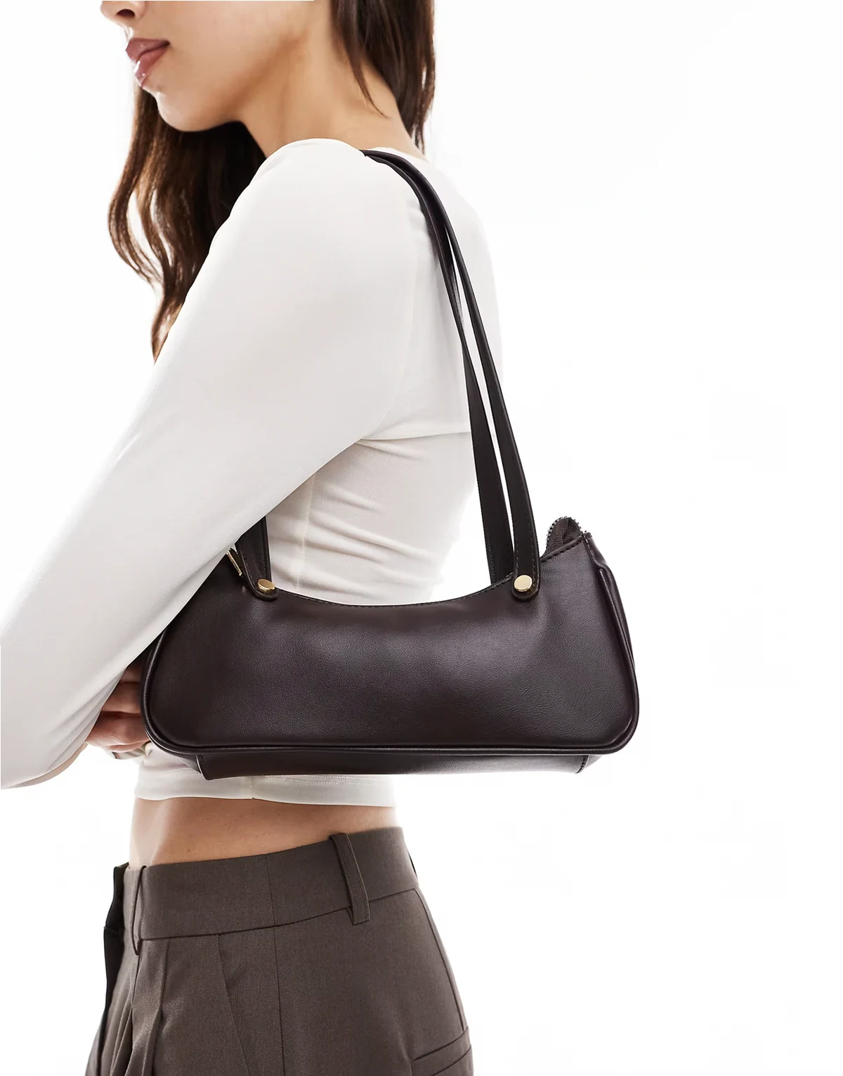 – Ciemnobordowa torebka na ramię