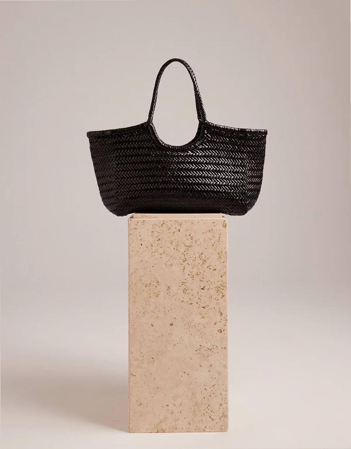 nantucket woven basket bag in black