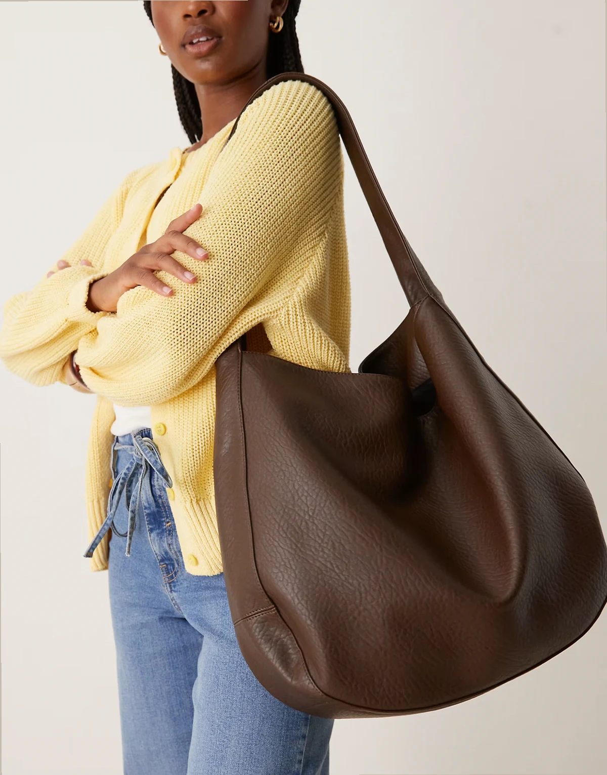 scoop tote bag in oversized grainy chocolate