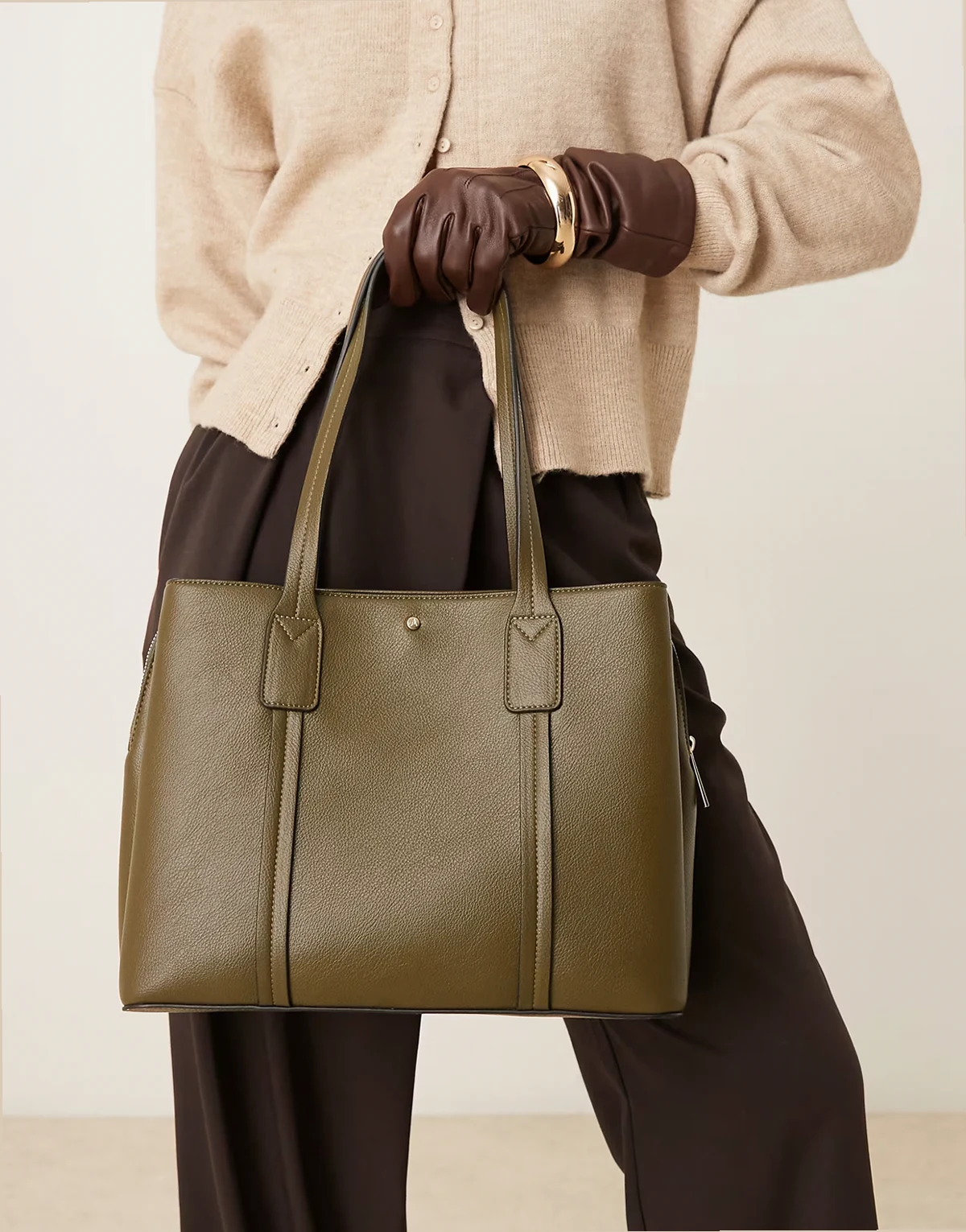 – Schultertasche in Olivgrün mit Web-Riemen