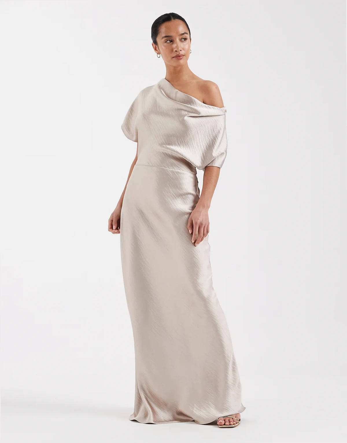 – Bridesmaids – Schulterfreies Maxikleid aus Satin in zartem Goldton