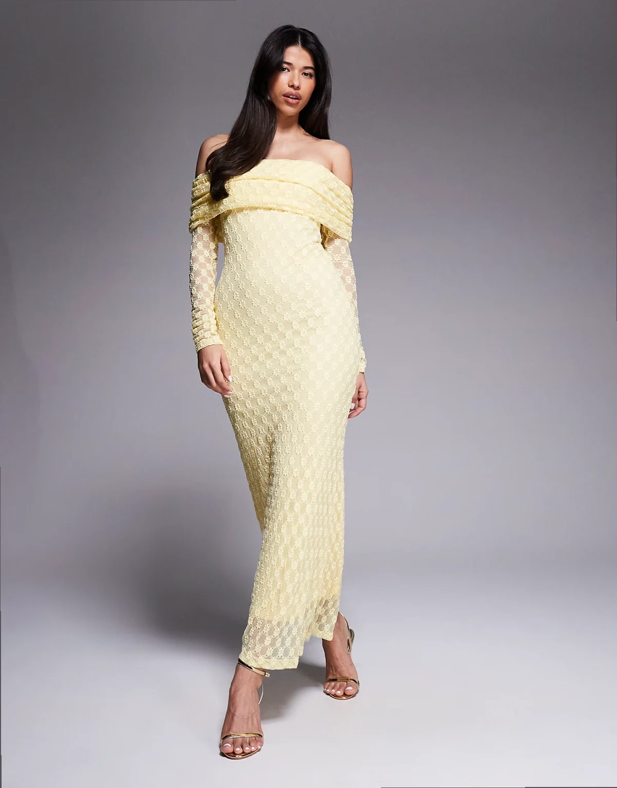 – Adoni – Żółta fakturowana koronkowa sukienka maxi z odkrytymi ramionami