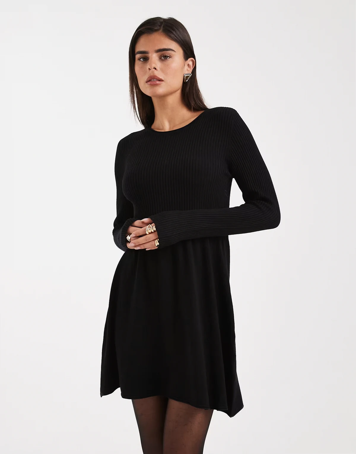 – Kurzes Skater-Strickkleid in Schwarz