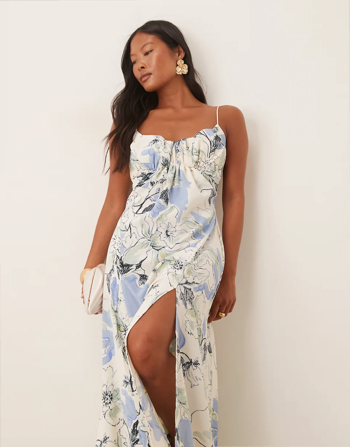 ASOS DESIGN Petite – Midikleid mit blauem Blumenprint, geraffter Brustpartie und Rückenschnürung