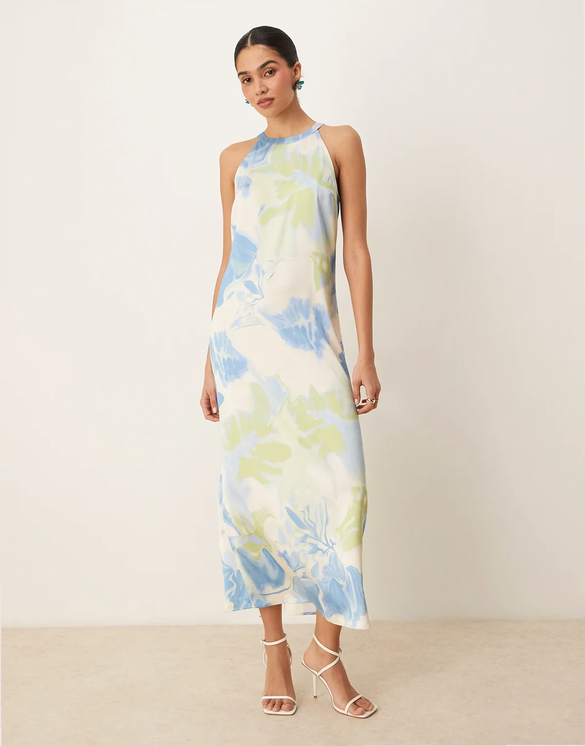– Hochgeschlossenes Satin-Maxikleid mit Marmormuster