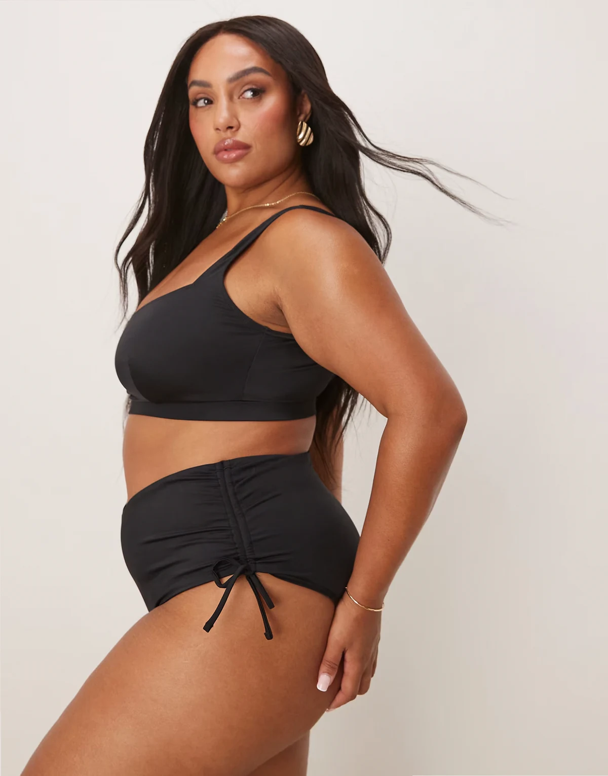 ASOS DESIGN Curve – Maya – Czarny wysoko wycięty dół od bikini z przodem w kształcie V