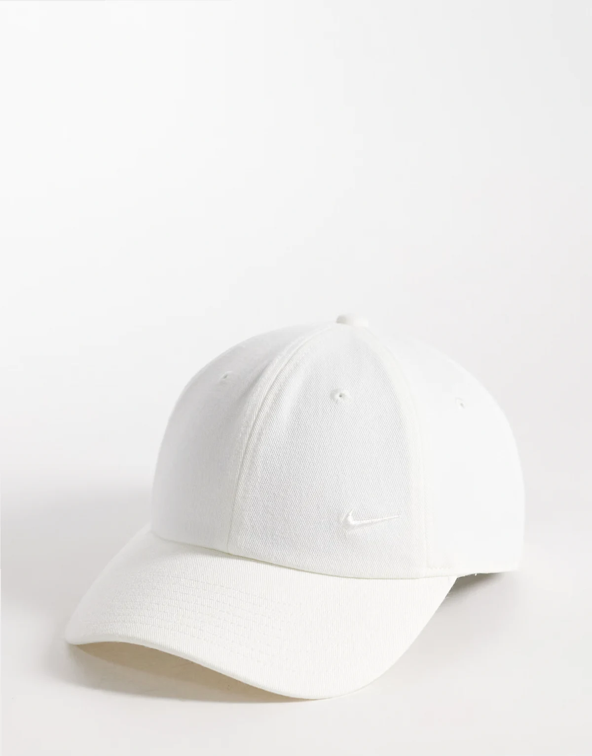 Club Swoosh cap in off white