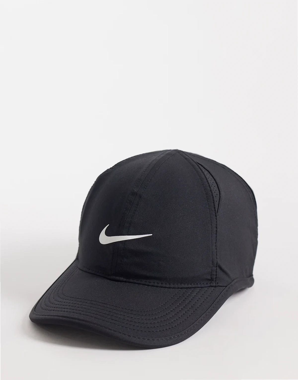 Club cap with swoosh in black