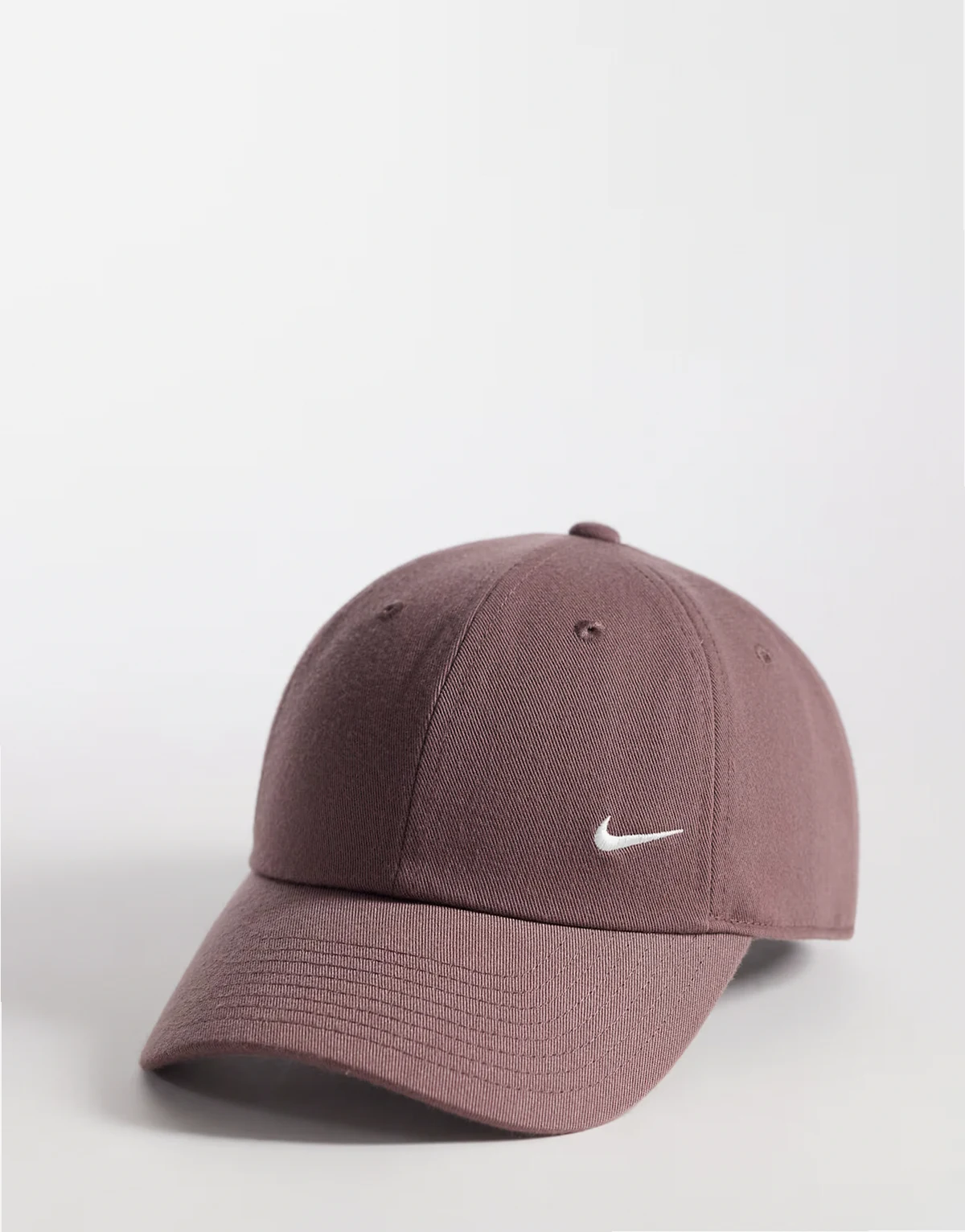 Club Swoosh cap in brown