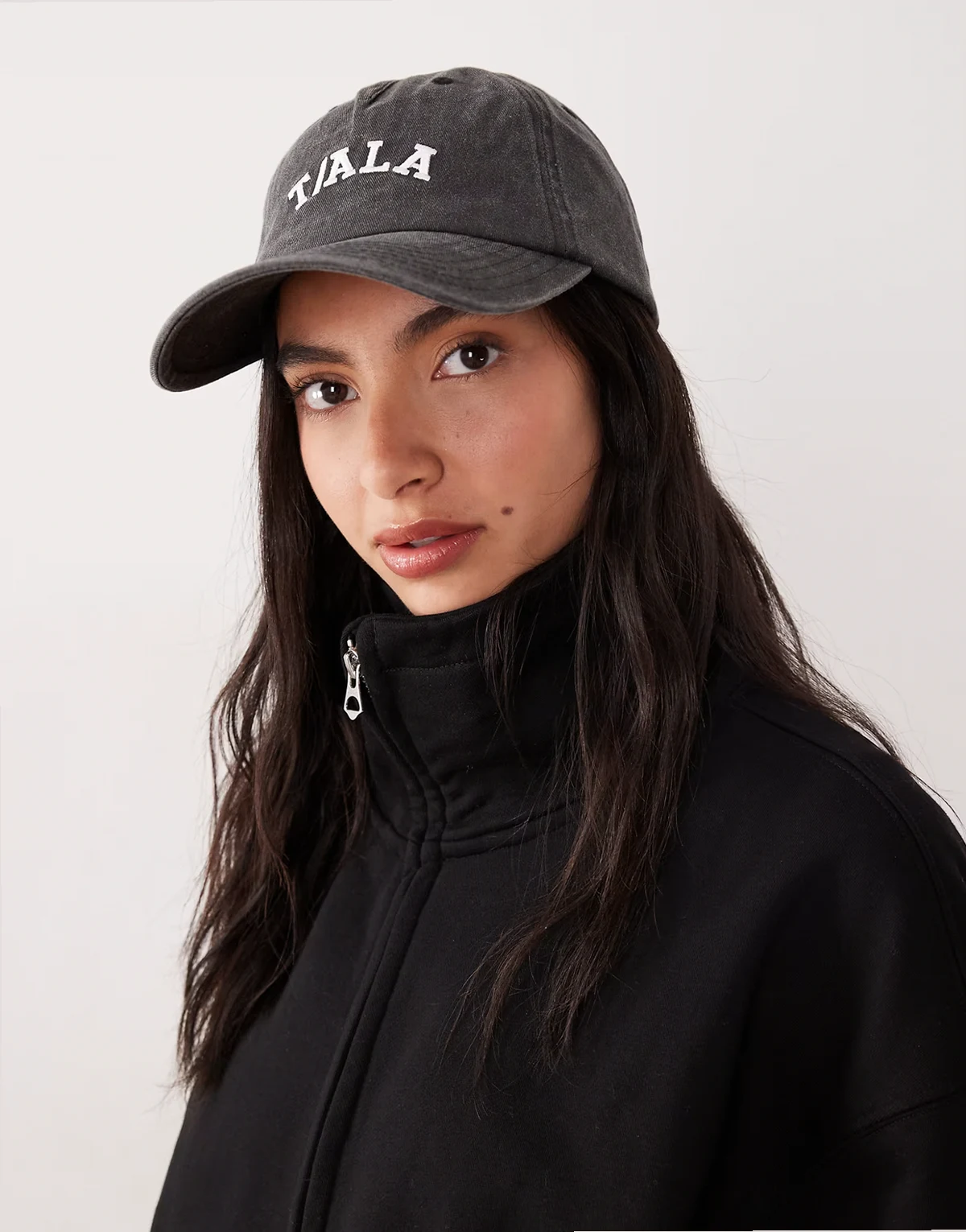 – Alltagskappe in verwaschenem Schwarz mit Logo