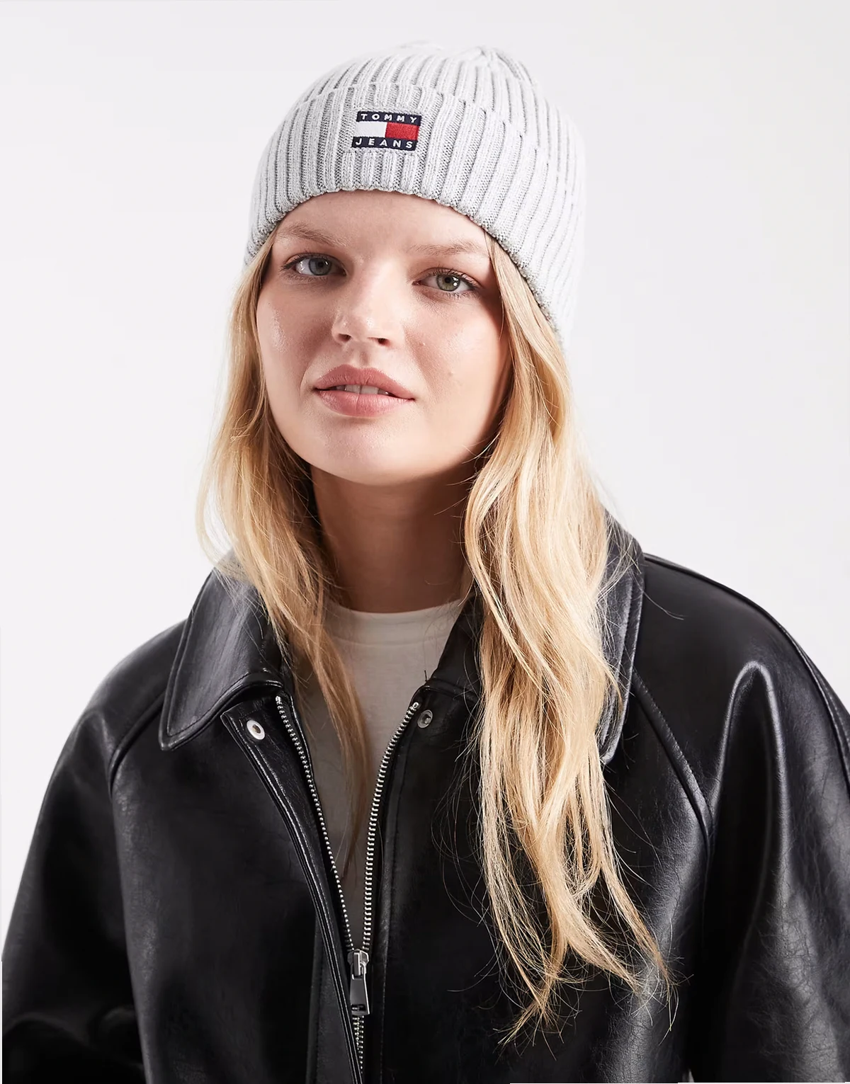 ribbed flag beanie in gray