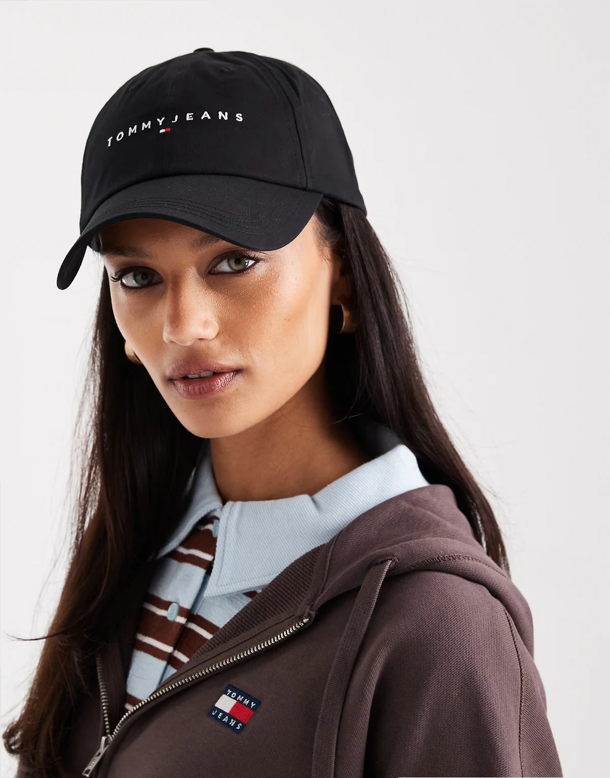 – Kappe in Schwarz mit linearem Logo