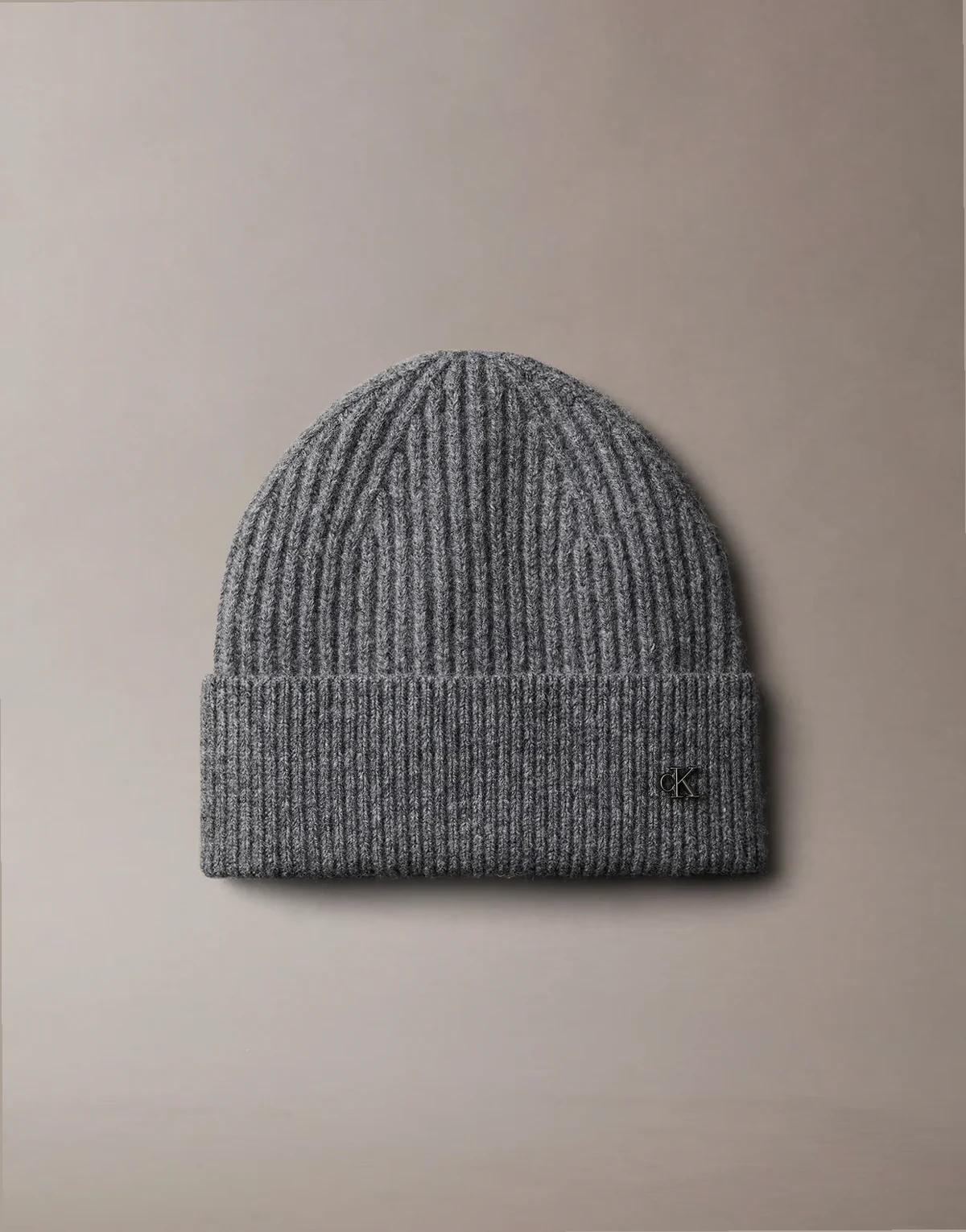 wool beanie in gray