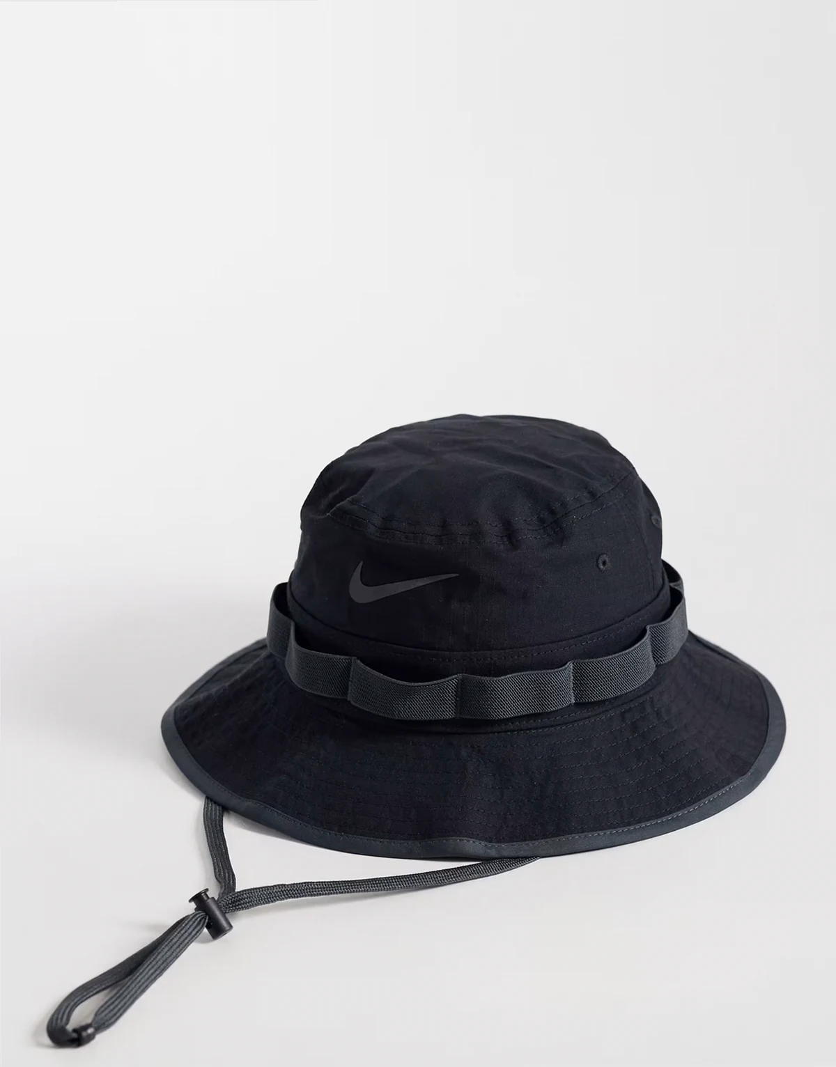 Apex bucket hat in black