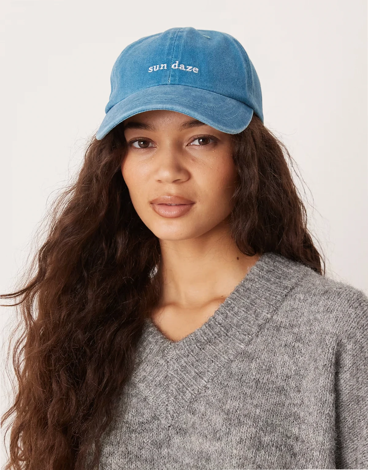 embroidered sun daze slogan cap in wash blue