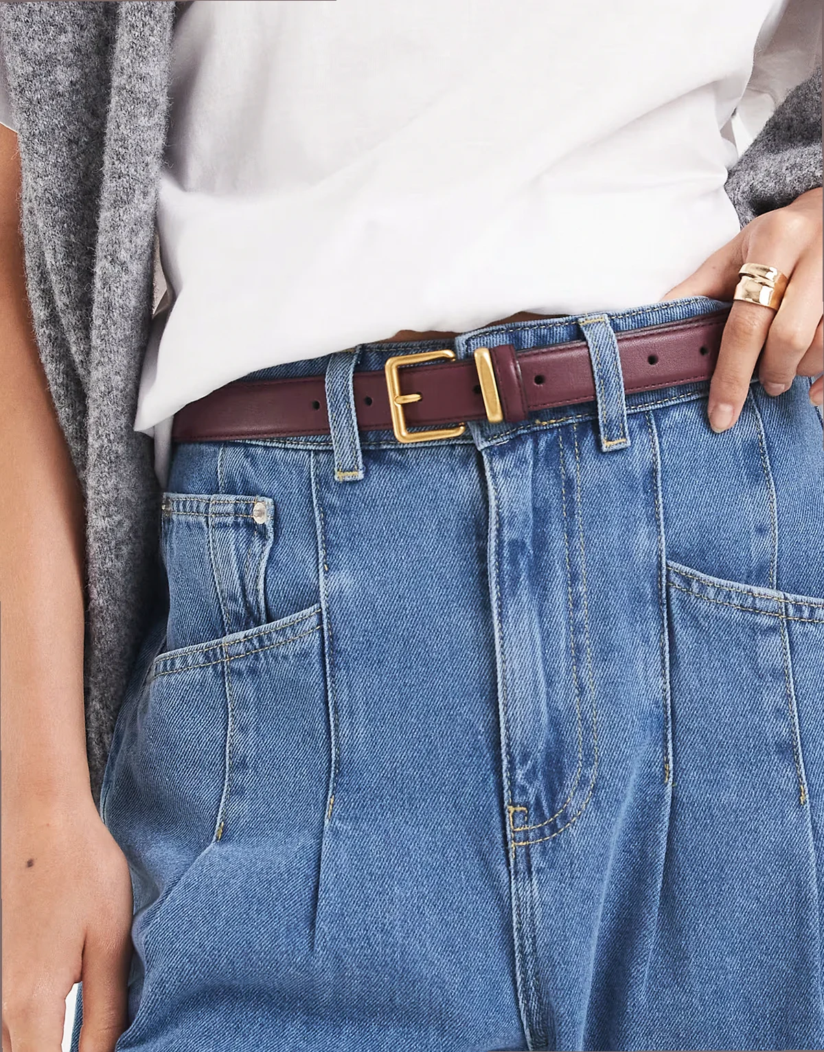 – Taillen- und Hüftgürtel in Burgunderrot mit eckiger Schnalle