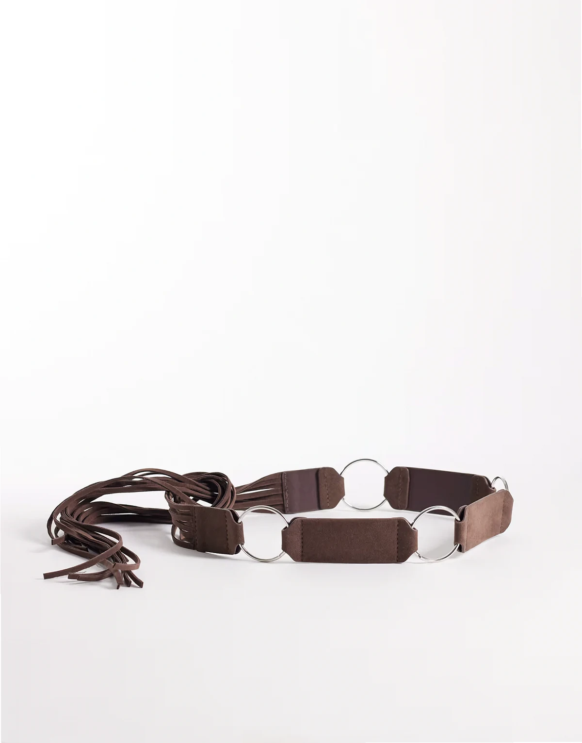 – Bindegürtel aus Wildleder in Braun mit Ringdetail