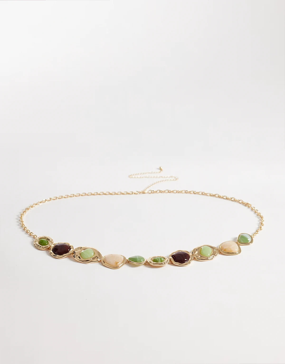 ASOS DESIGN Curve – Goldfarbener Kettengürtel mit Schmucksteinen aus Kunstharz