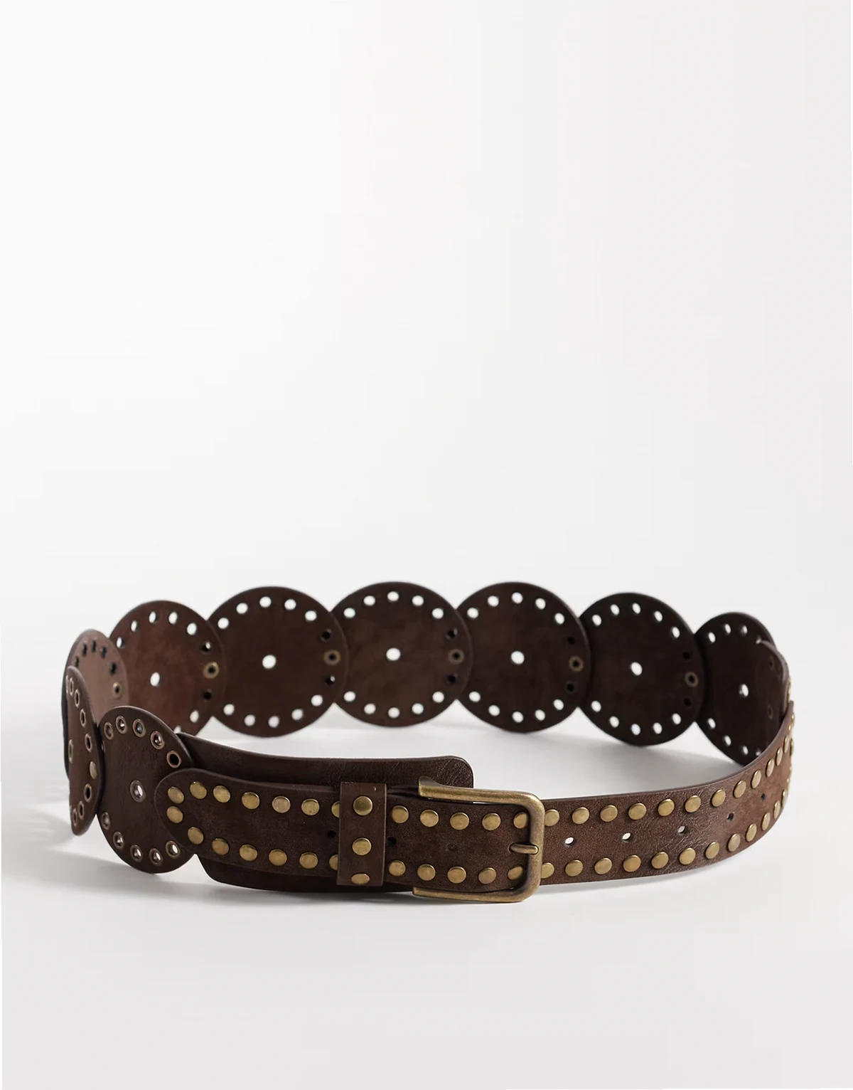 – Gürtel aus Wildlederimitat in Braun mit Nieten und runden Scheibendetails