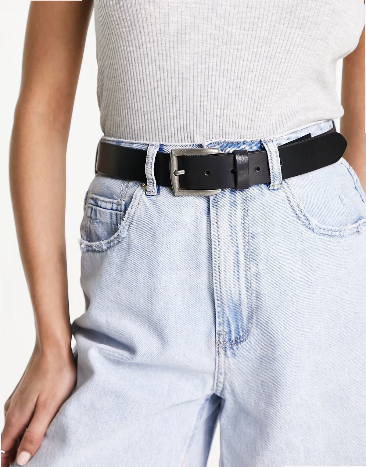 – Ledergürtel mit Schnalle, in Schwarz