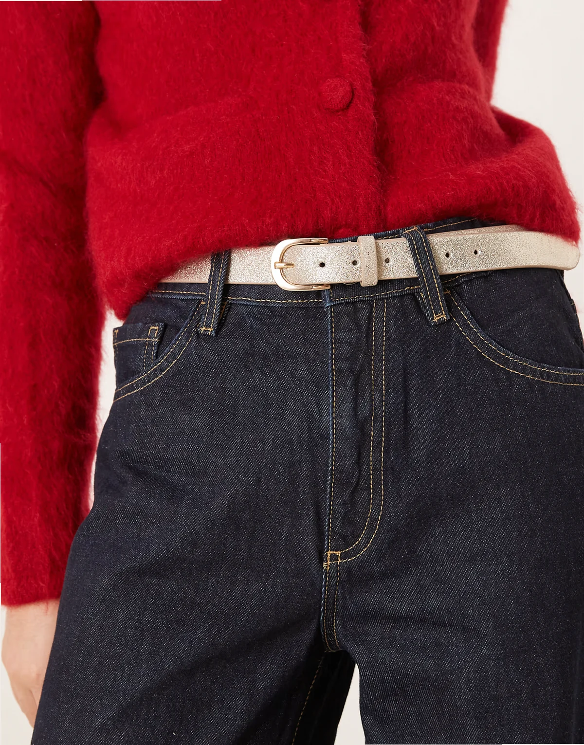 – Metaliczny pasek ze skóry w kolorze złotym