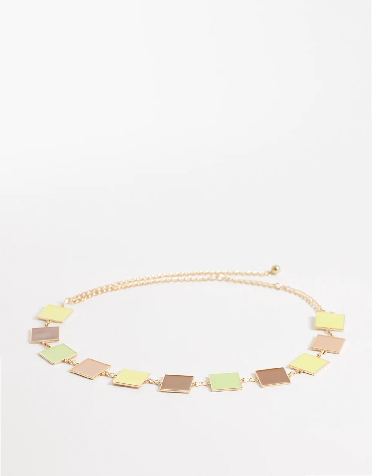 – Goldfarbener Kettengürtel mit Kunstharzdetails