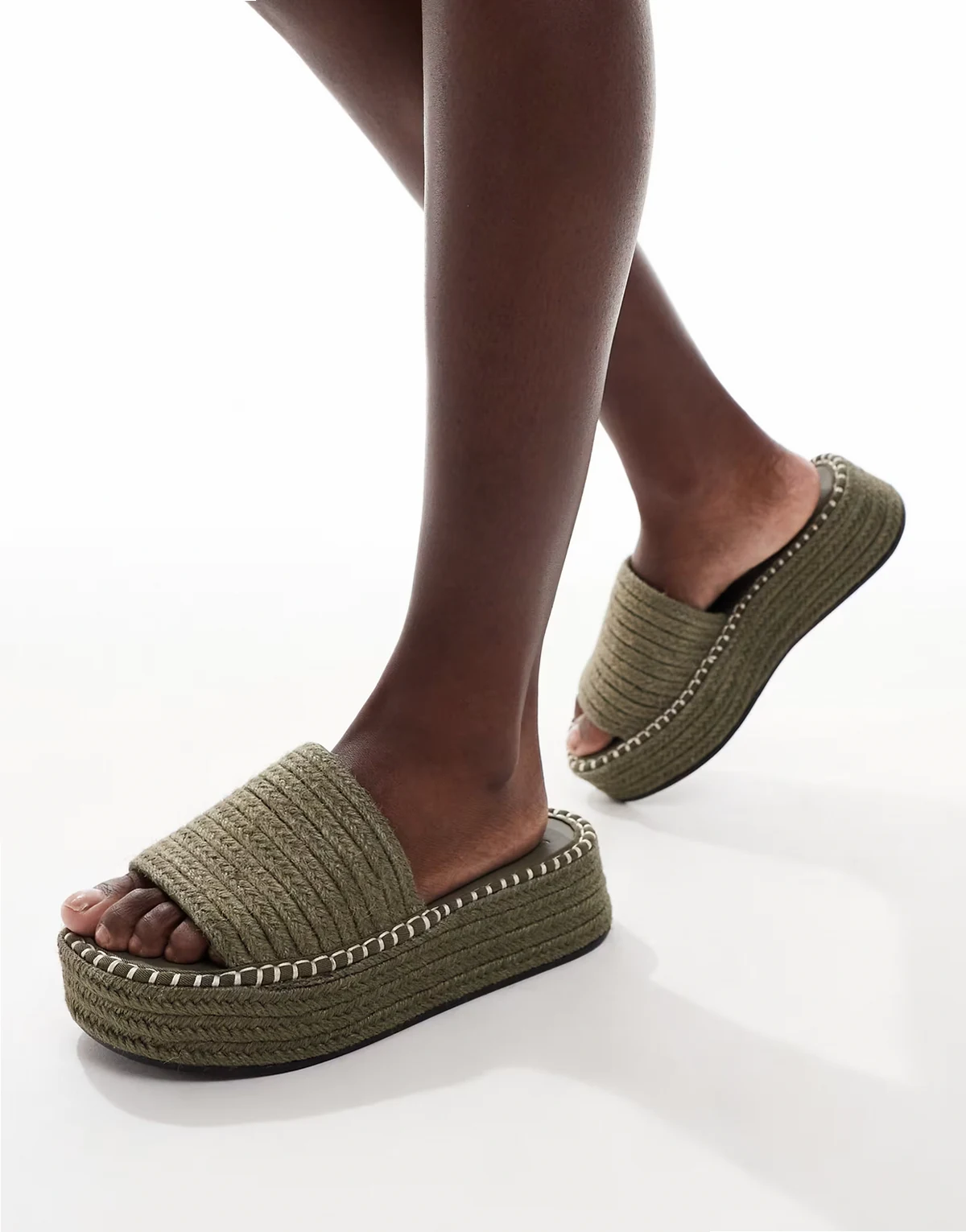 – Jordyn – Klapki espadryle na płaskiej platformie w kolorze khaki